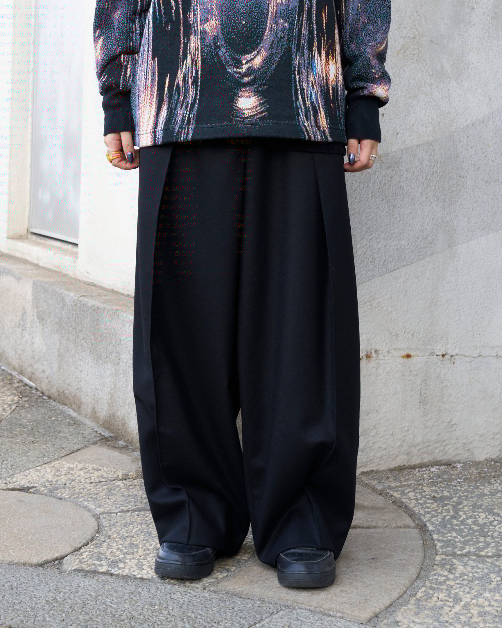 ハトラの洋服を着たモデル