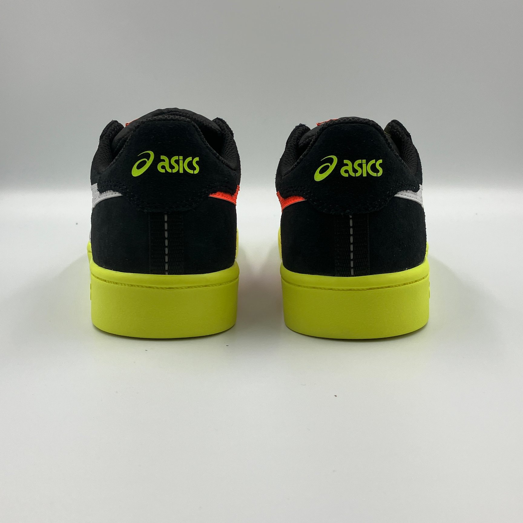 アシックスのスケボーシューズ