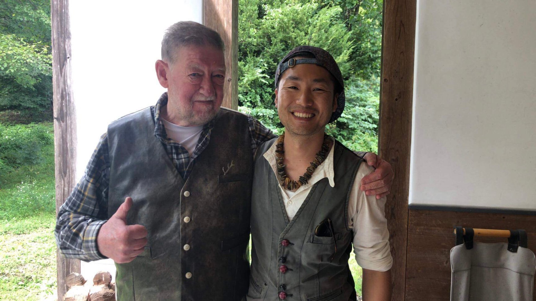 男性2人の写真