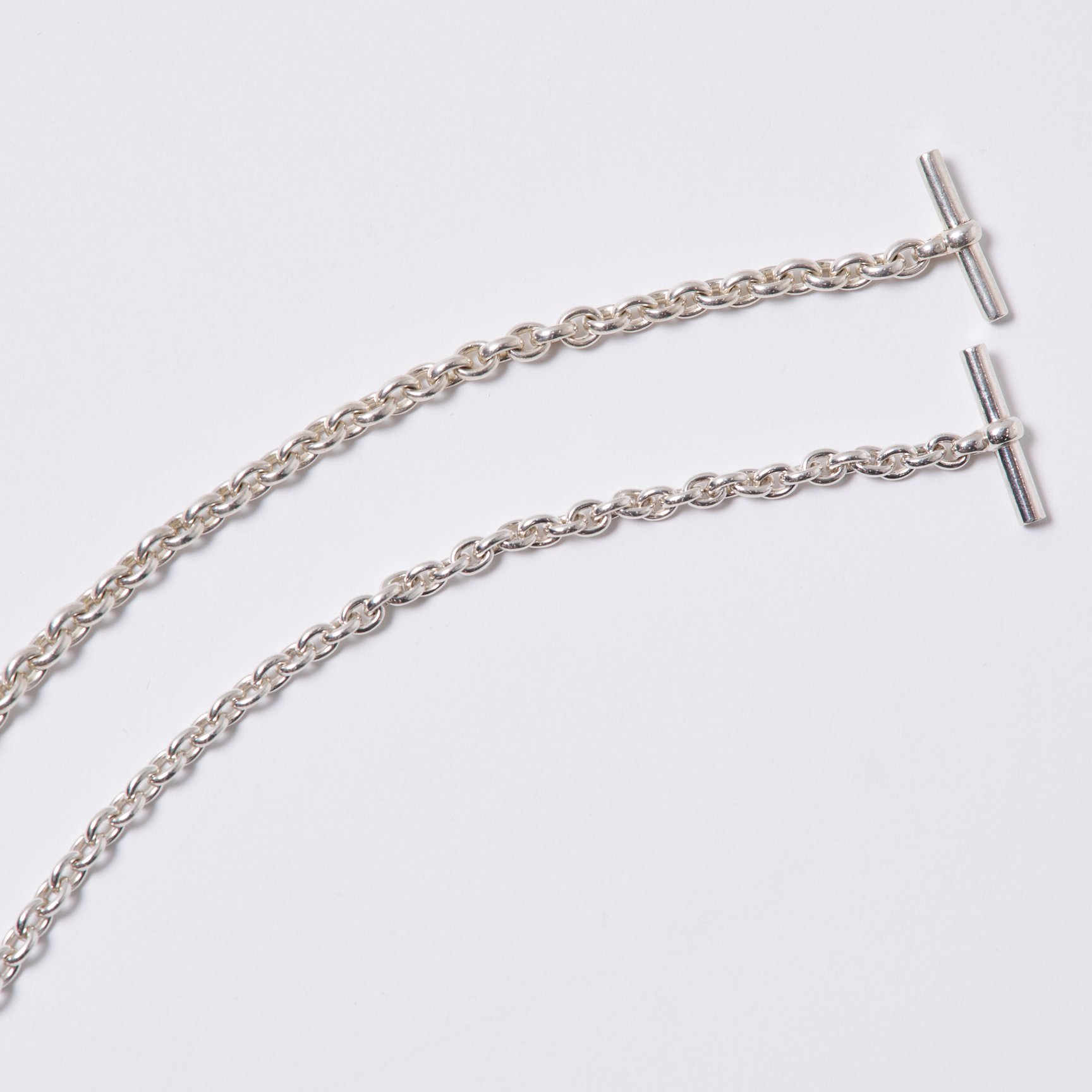 エルメスのジュエリー、クレッシェンドのネックレスとブレスレット接写画像