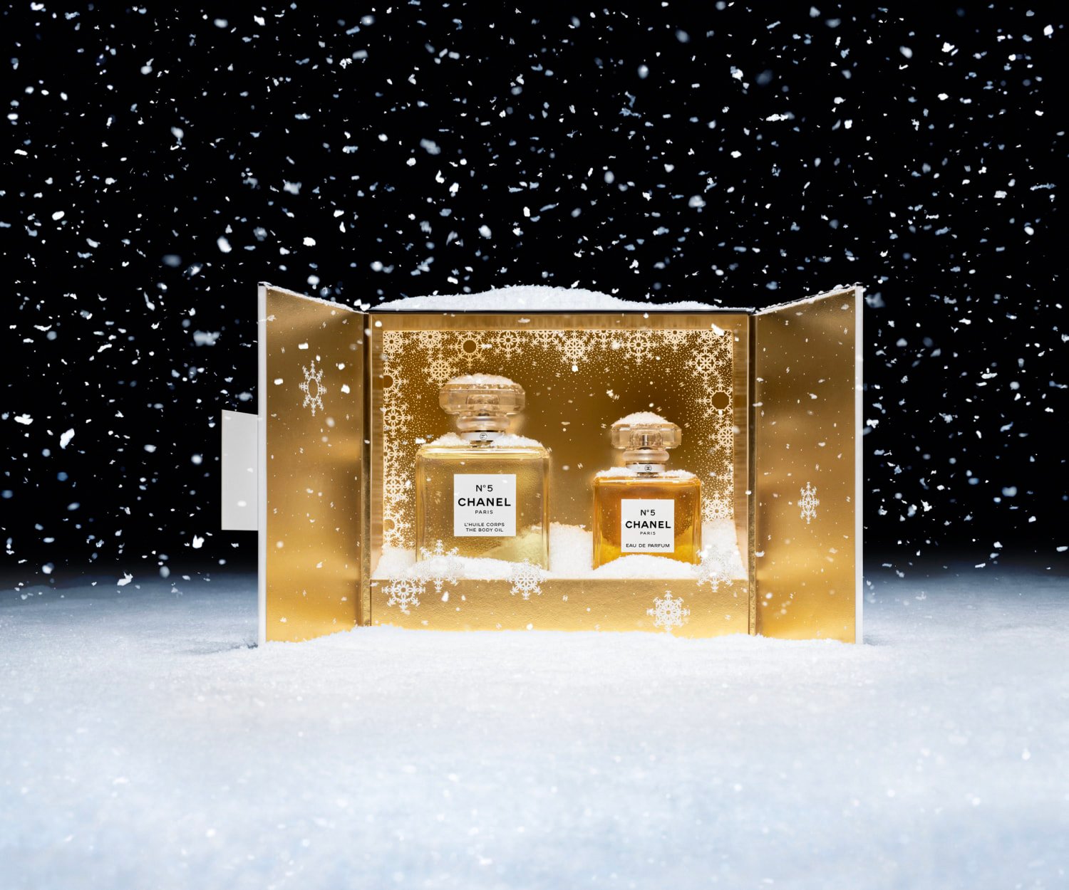 ⭐️新品未使用⭐️送料込⭐️シャネルクリスマスコフレ2024 2024年クリスマスコフレ】シャネル:限定マルチパレットや特別な