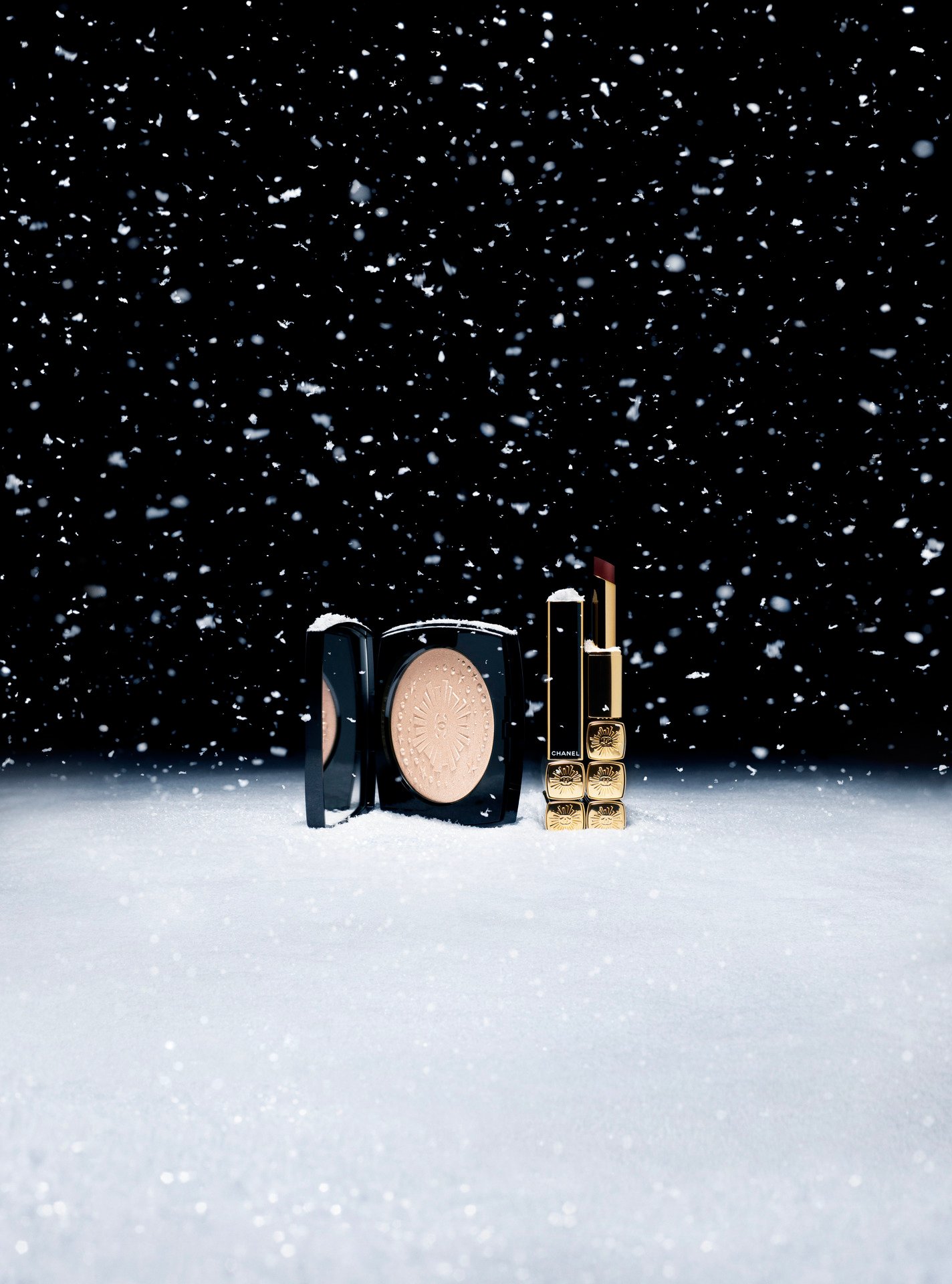 じゅ☆新品未使用CHANELクリスマスコフレ2024 シャネル2024年クリスマスコフレ「雪の結晶チャーム」ポーチ付き