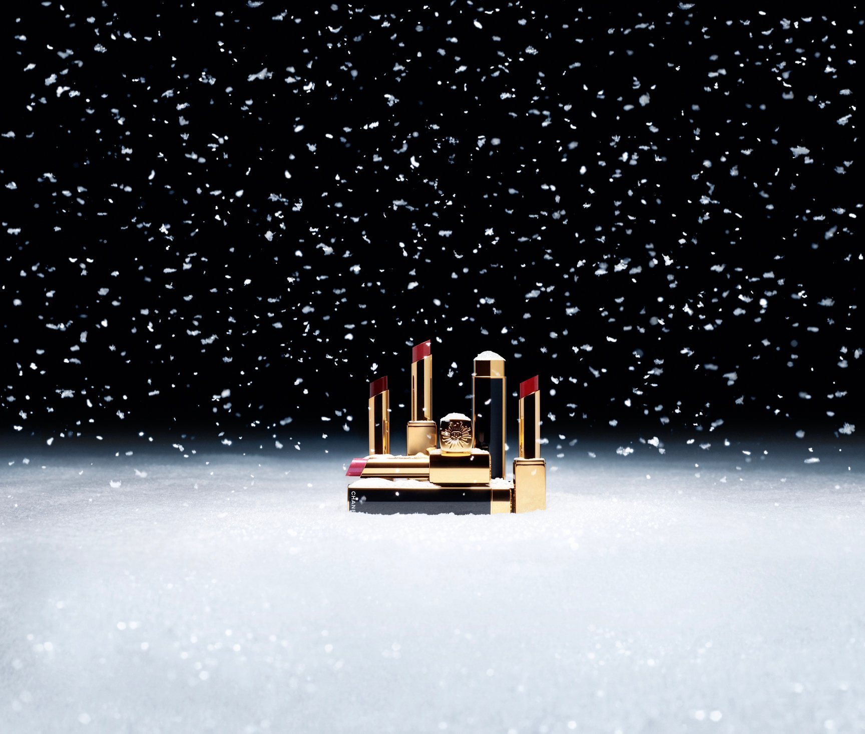 CHANEL シャネル　2024 限定 2024年クリスマスコフレ】シャネル：限定マルチパレットや特別な