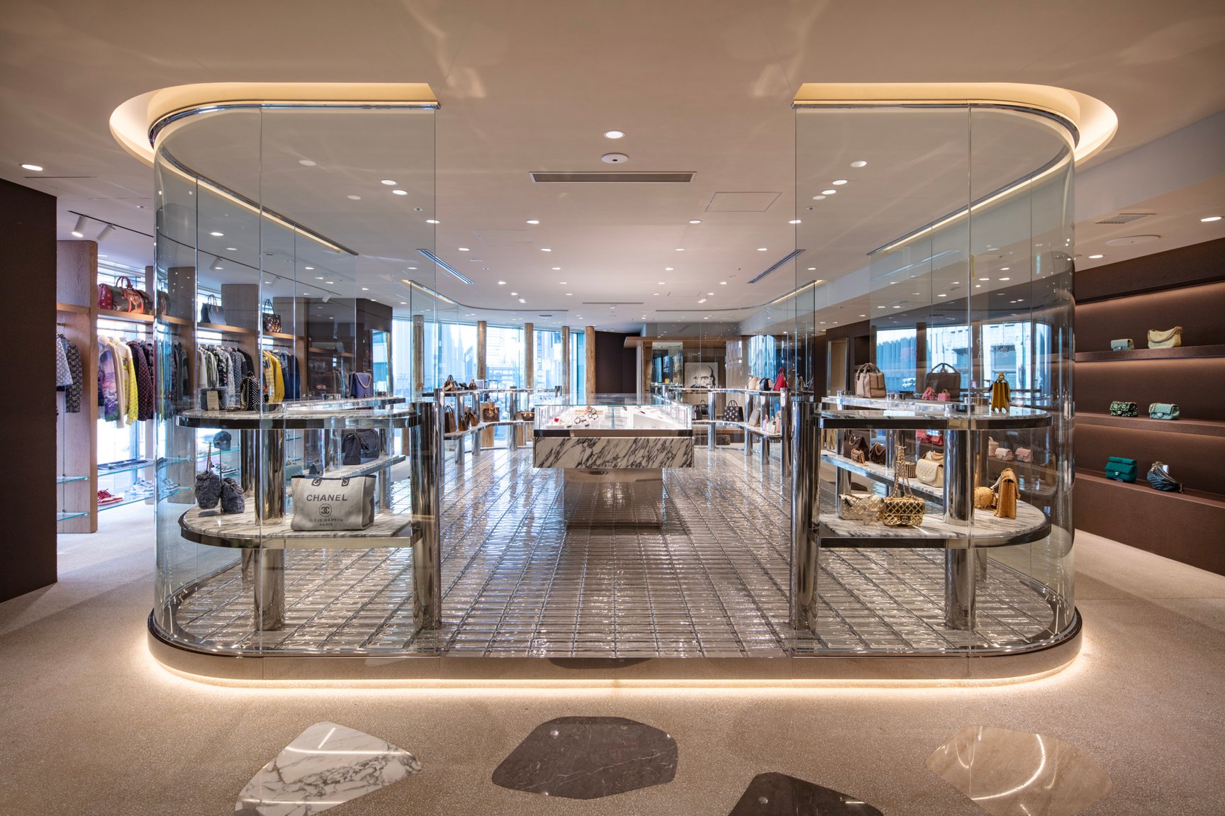 ALLU SHINJUKUの店内