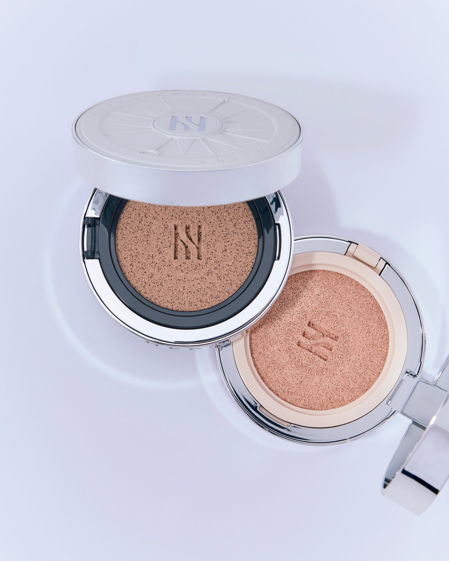 ヘラの2024年ホリデー限定クッションケース