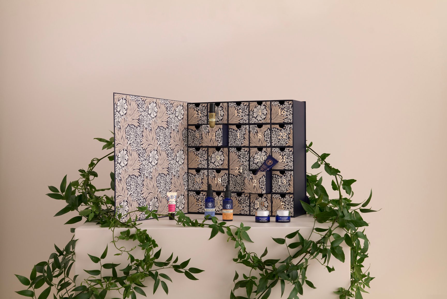 ニールズヤード レメディーズの2024年ホリデー限定アドベントカレンダー