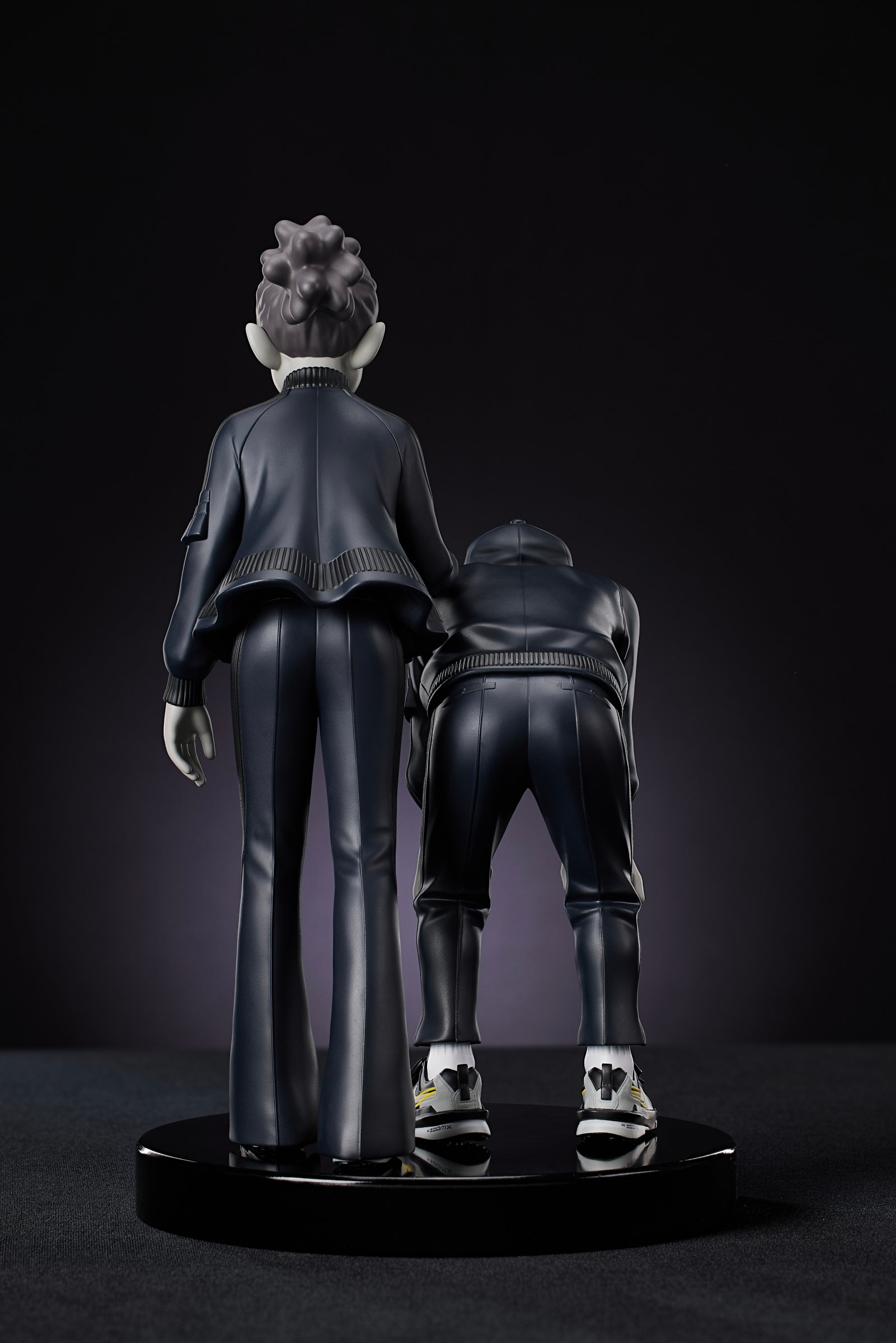 花井祐介 NIKE sacai スカルプチャーYusuke Hanai グレー サカイがナイキとコラボ、トラックスーツをベースとしたアパレル