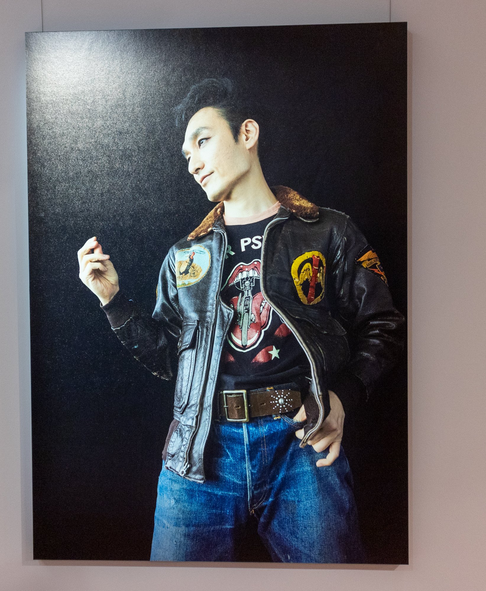 「STAY BRAVE」展示パネル