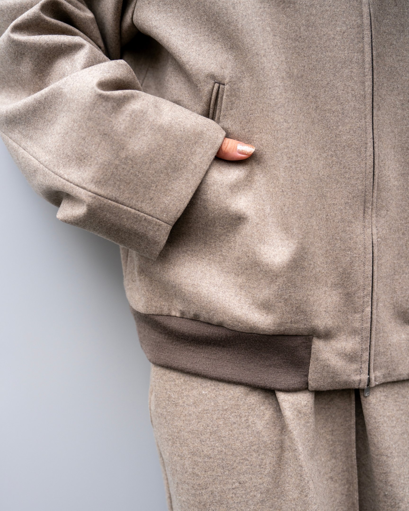 エイトンのフライトジャケット