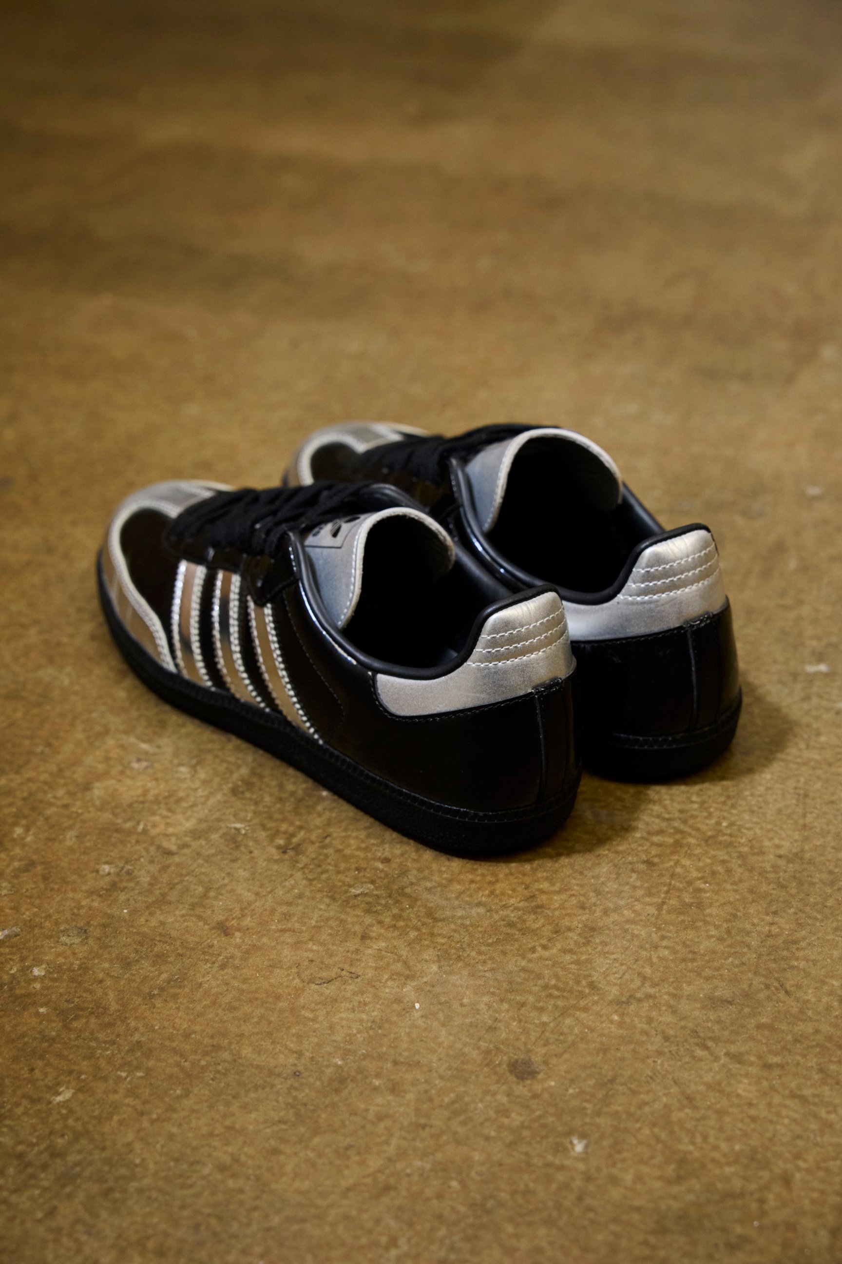 アディダスのスニーカー