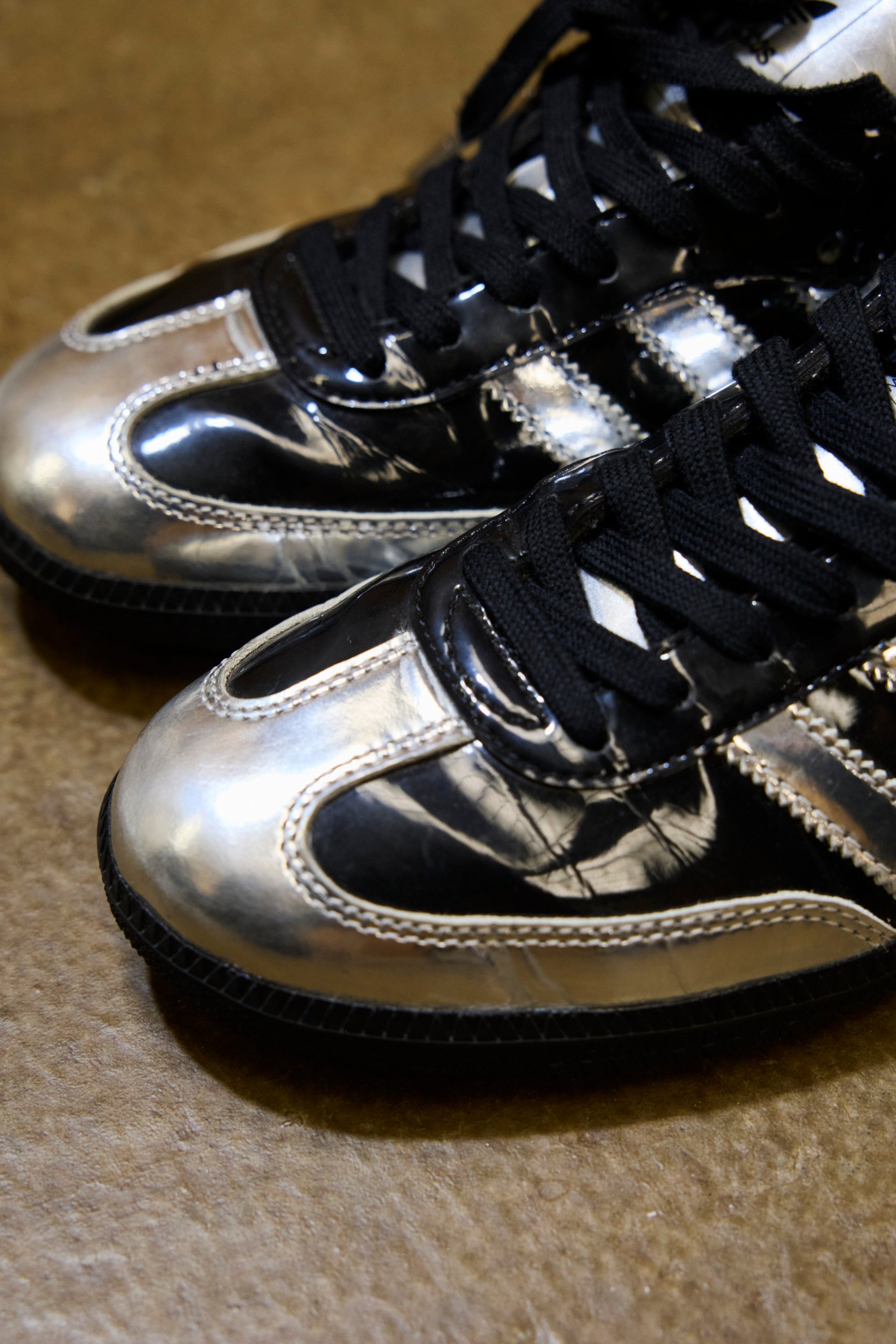 アディダスのスニーカー