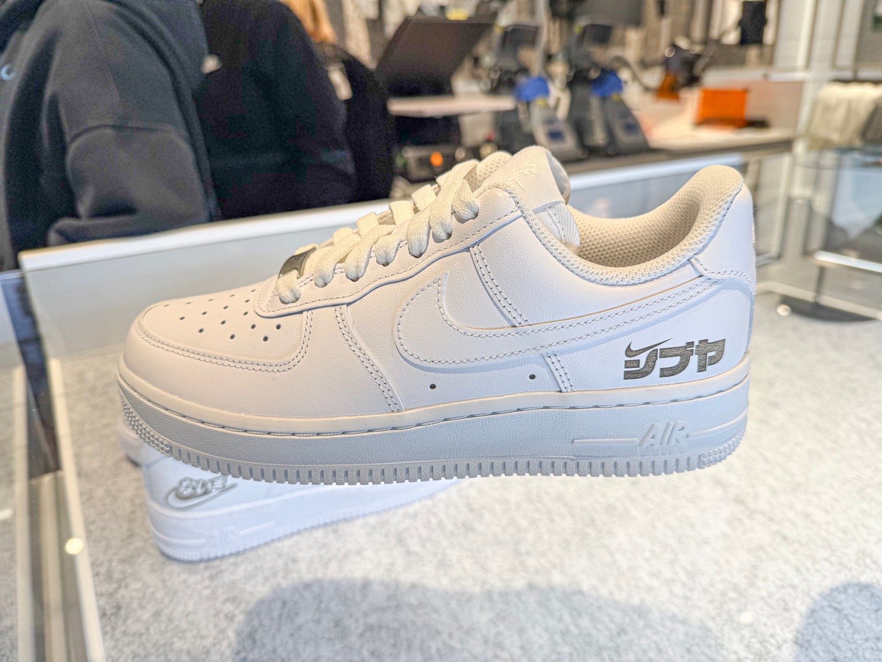 白いスニーカー