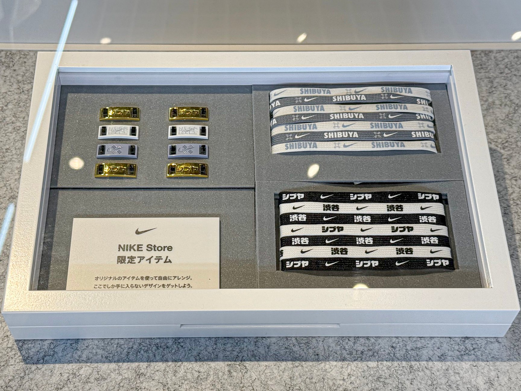 スニーカーのデュブレとシューレース