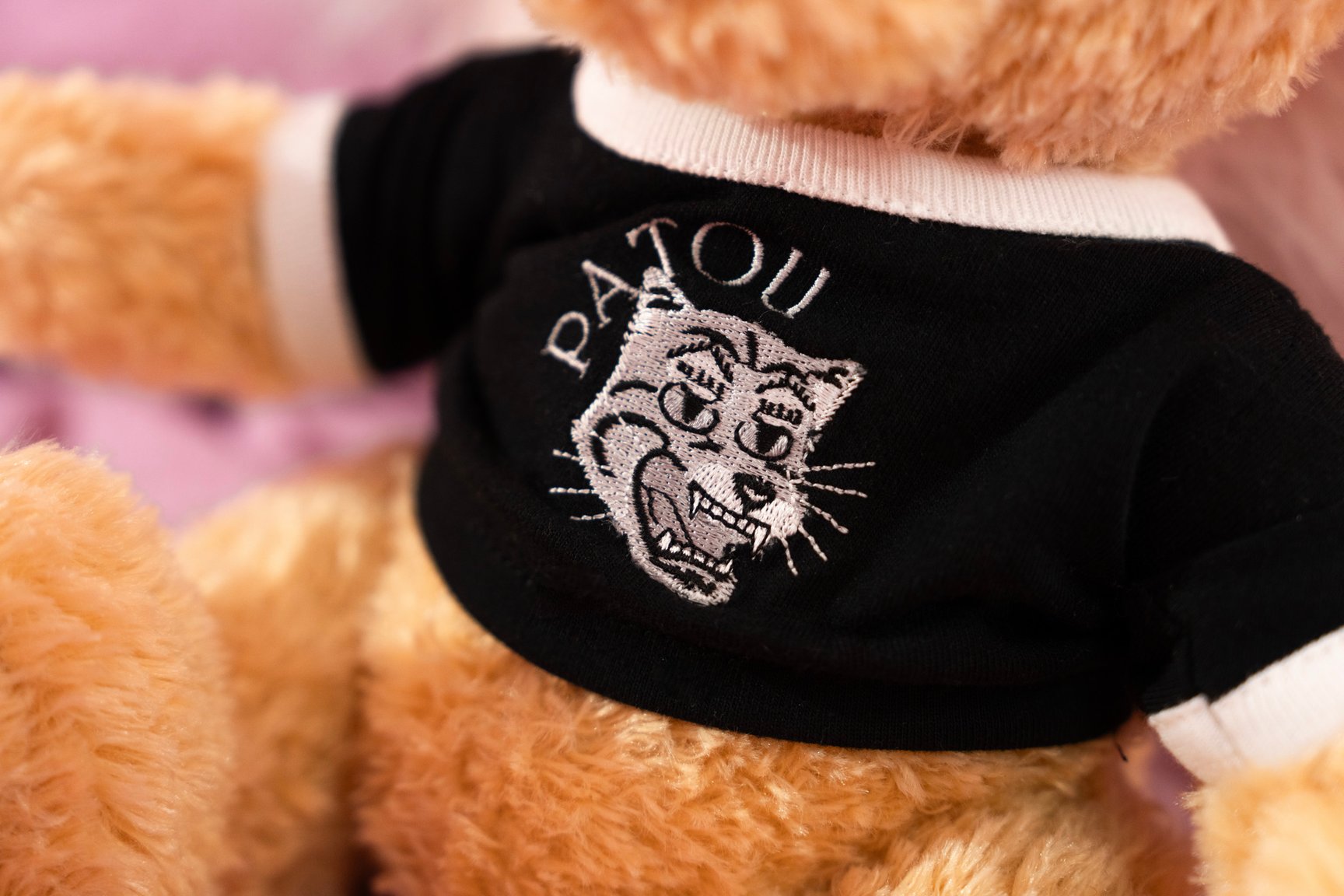 「オニツカタイガー(Onitsuka Tiger)」「パトゥ(PATOU)」のコラボレーションポップアップ。場所はロンドン店。