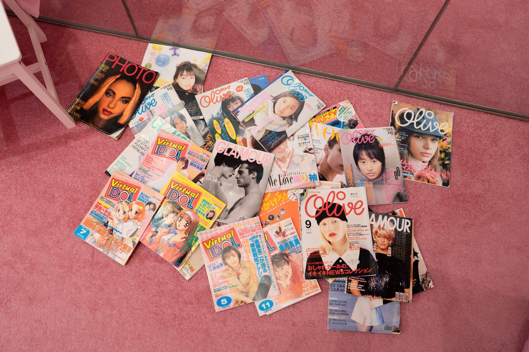 「オニツカタイガー(Onitsuka Tiger)」「パトゥ(PATOU)」のコラボレーションポップアップ。場所はロンドン店。