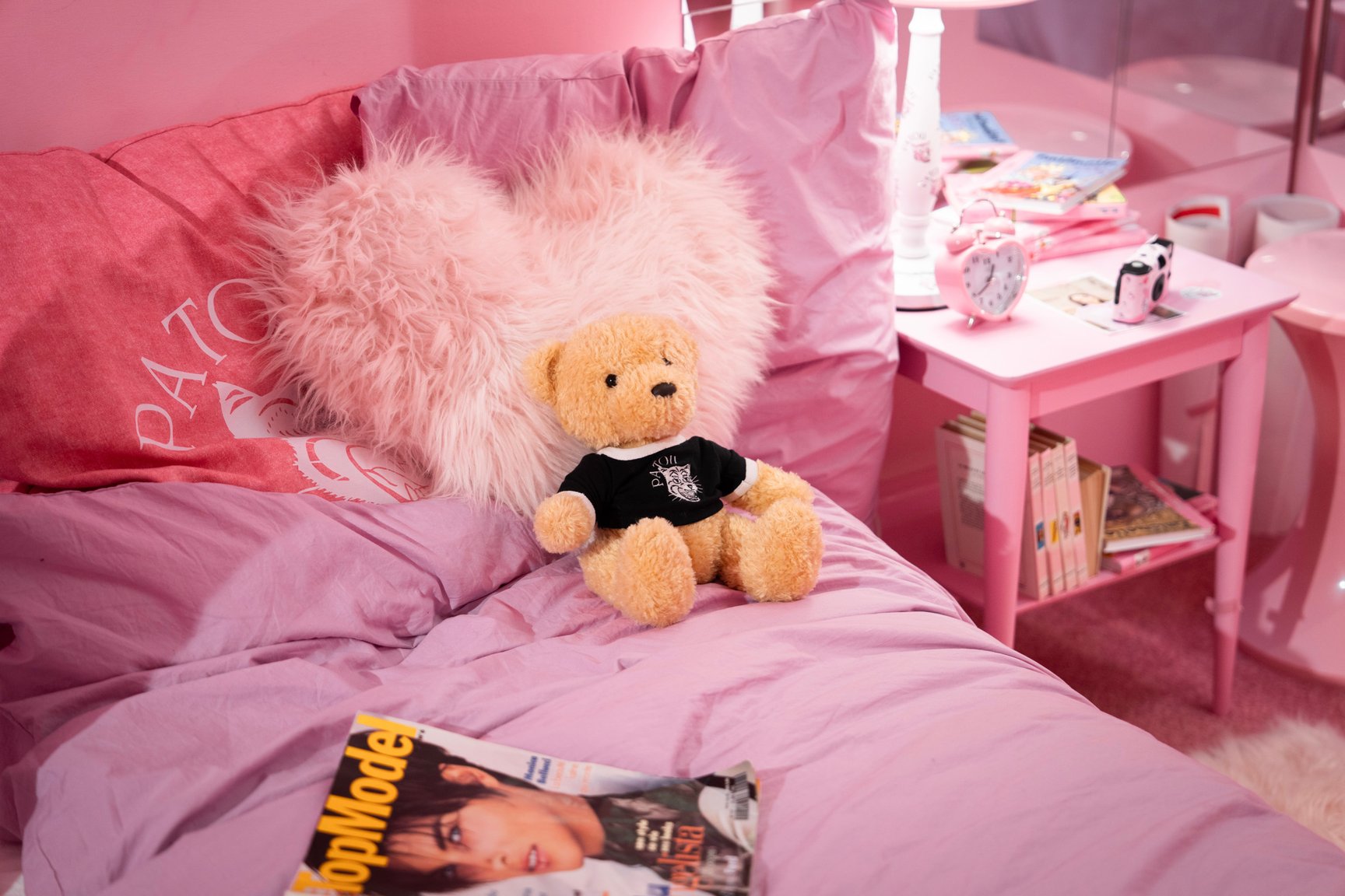 「オニツカタイガー(Onitsuka Tiger)」「パトゥ(PATOU)」のコラボレーションポップアップ。場所はロンドン店。