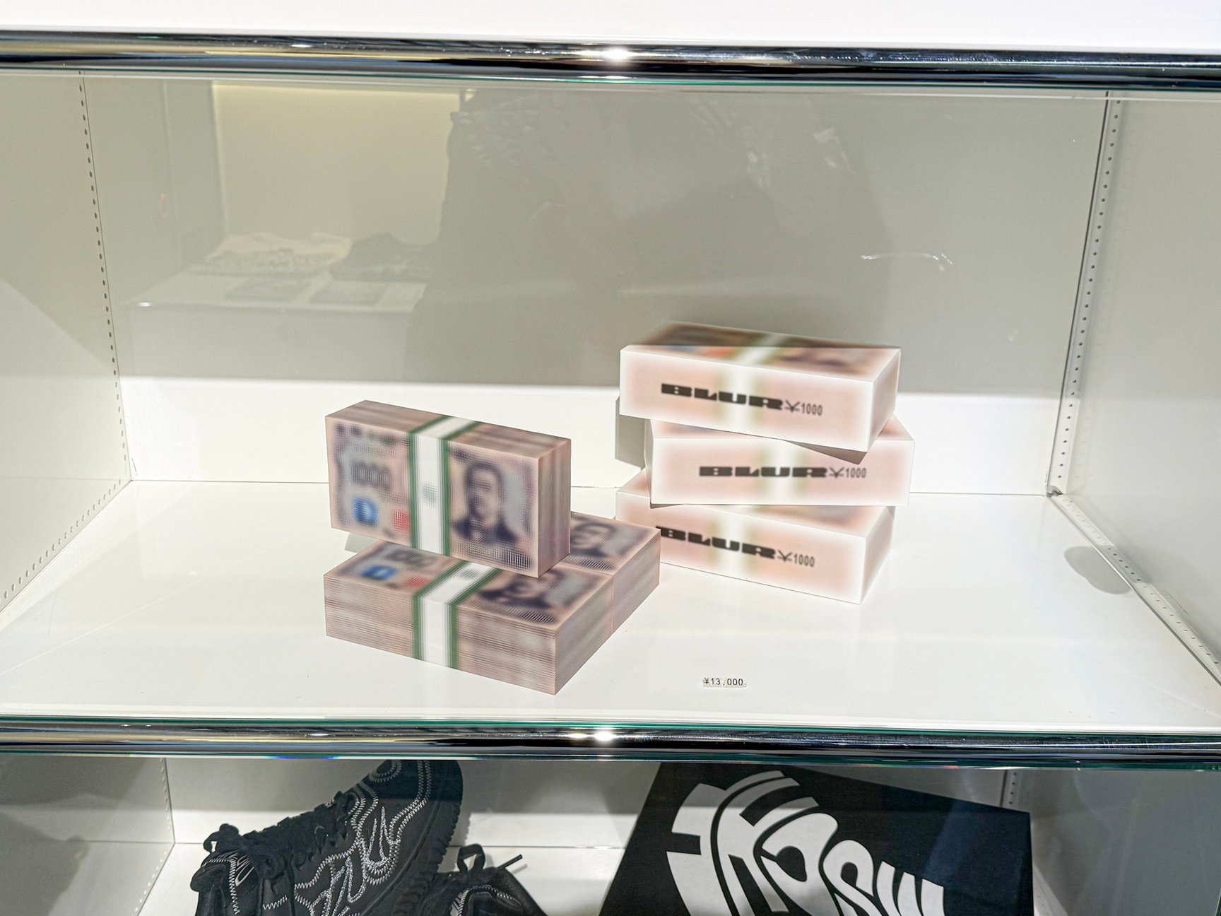 日本円の札束を模したオブジェ