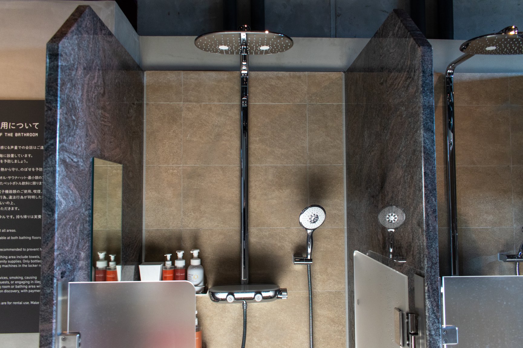 サウナハウス6階シャワースペース