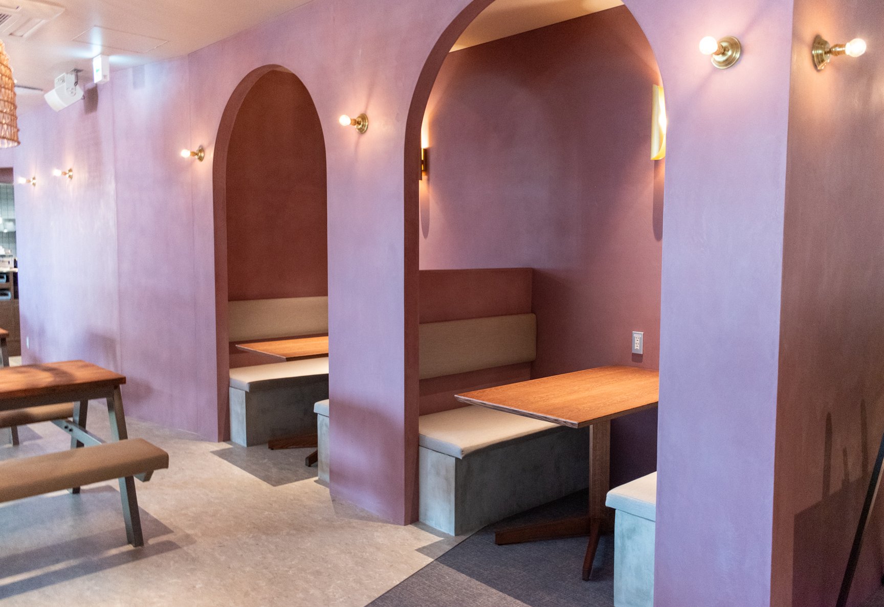 サウナハウス2階THE CEDAR TABLE