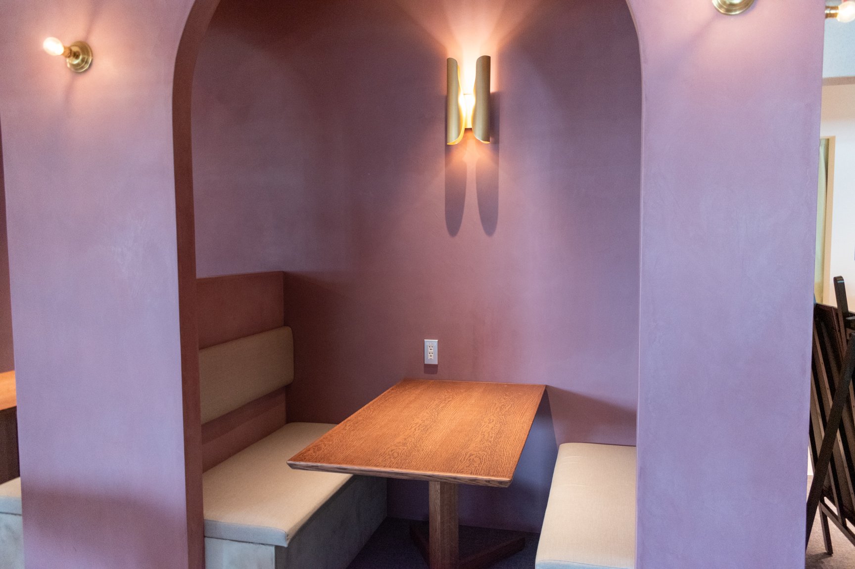 サウナハウス2階THE CEDAR TABLE