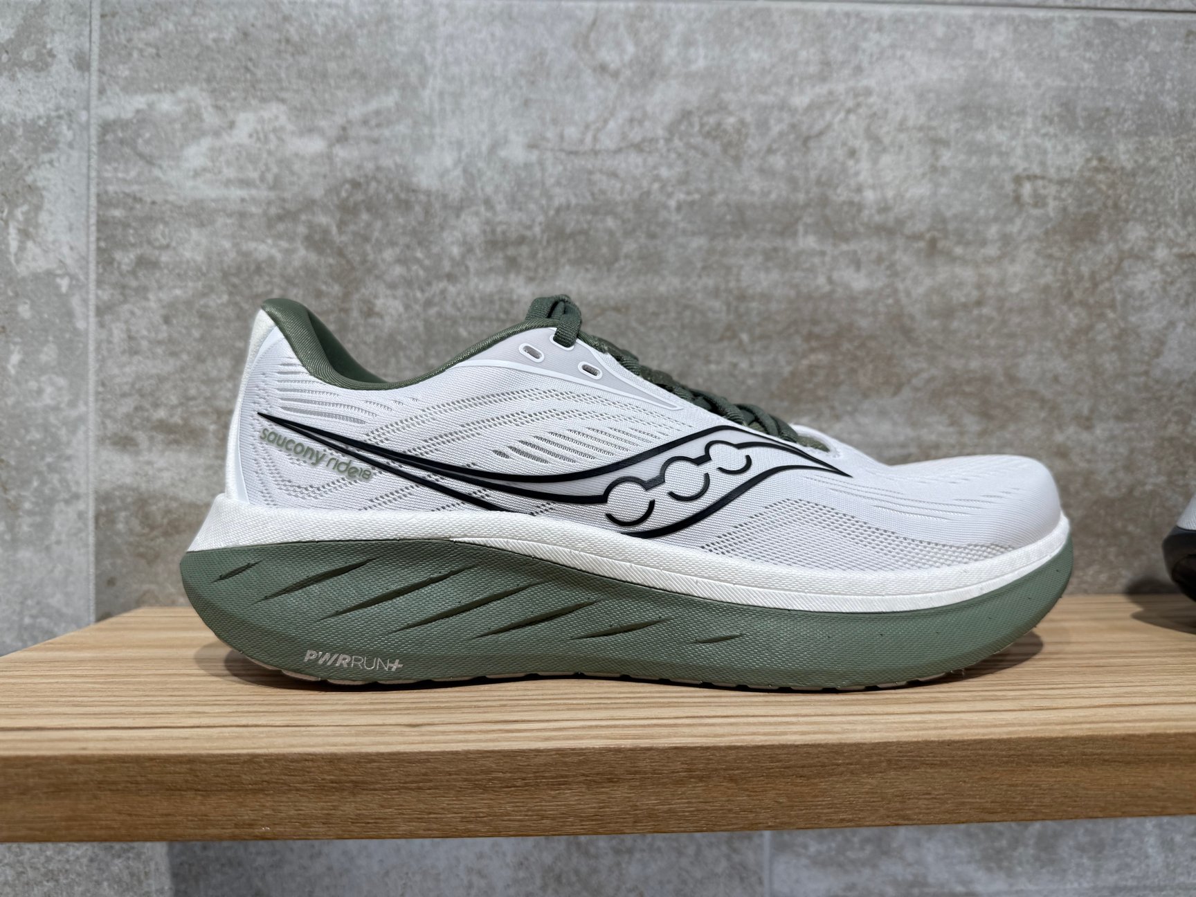 ランニングシューズ