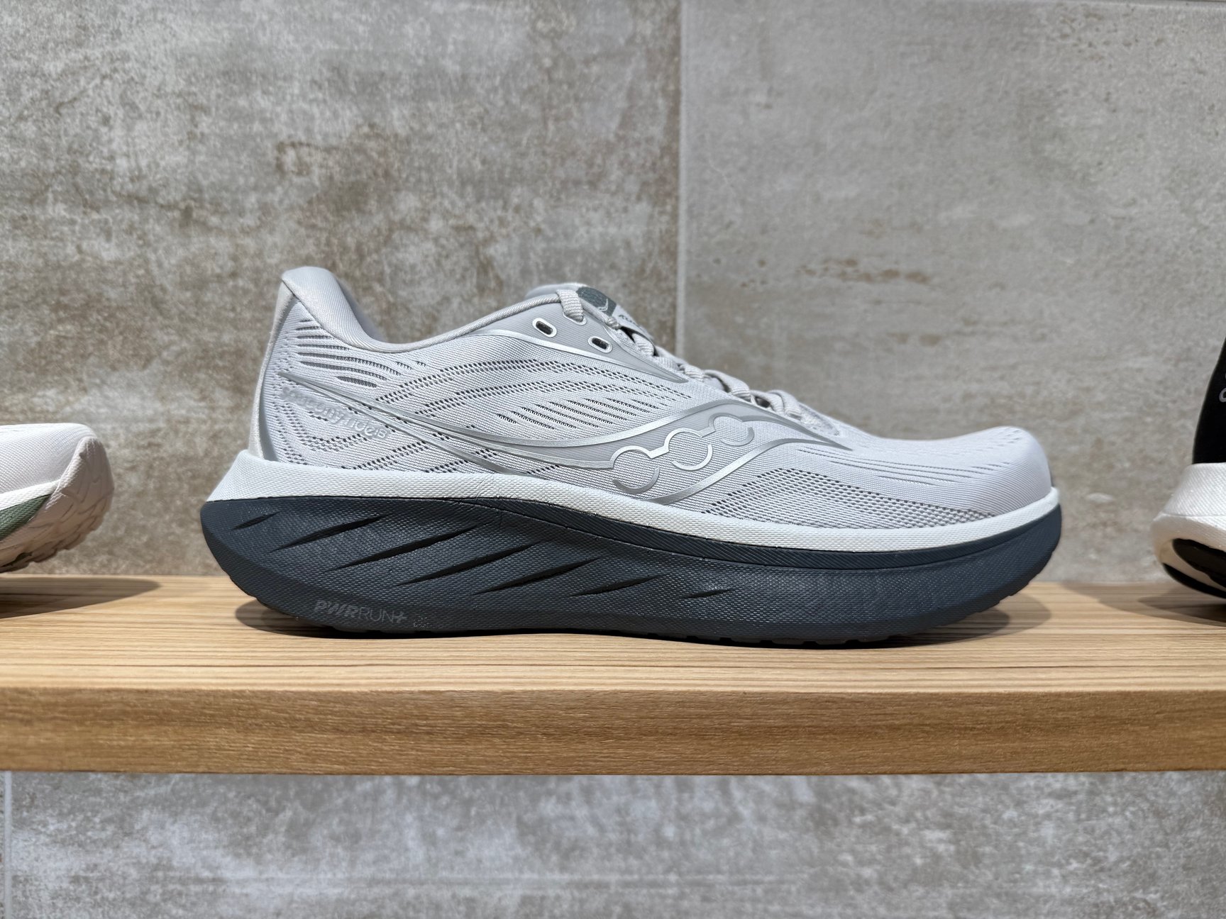 ランニングシューズ