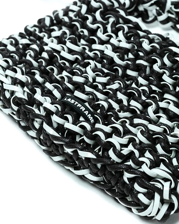 ラストフレームのショルダーバッグ