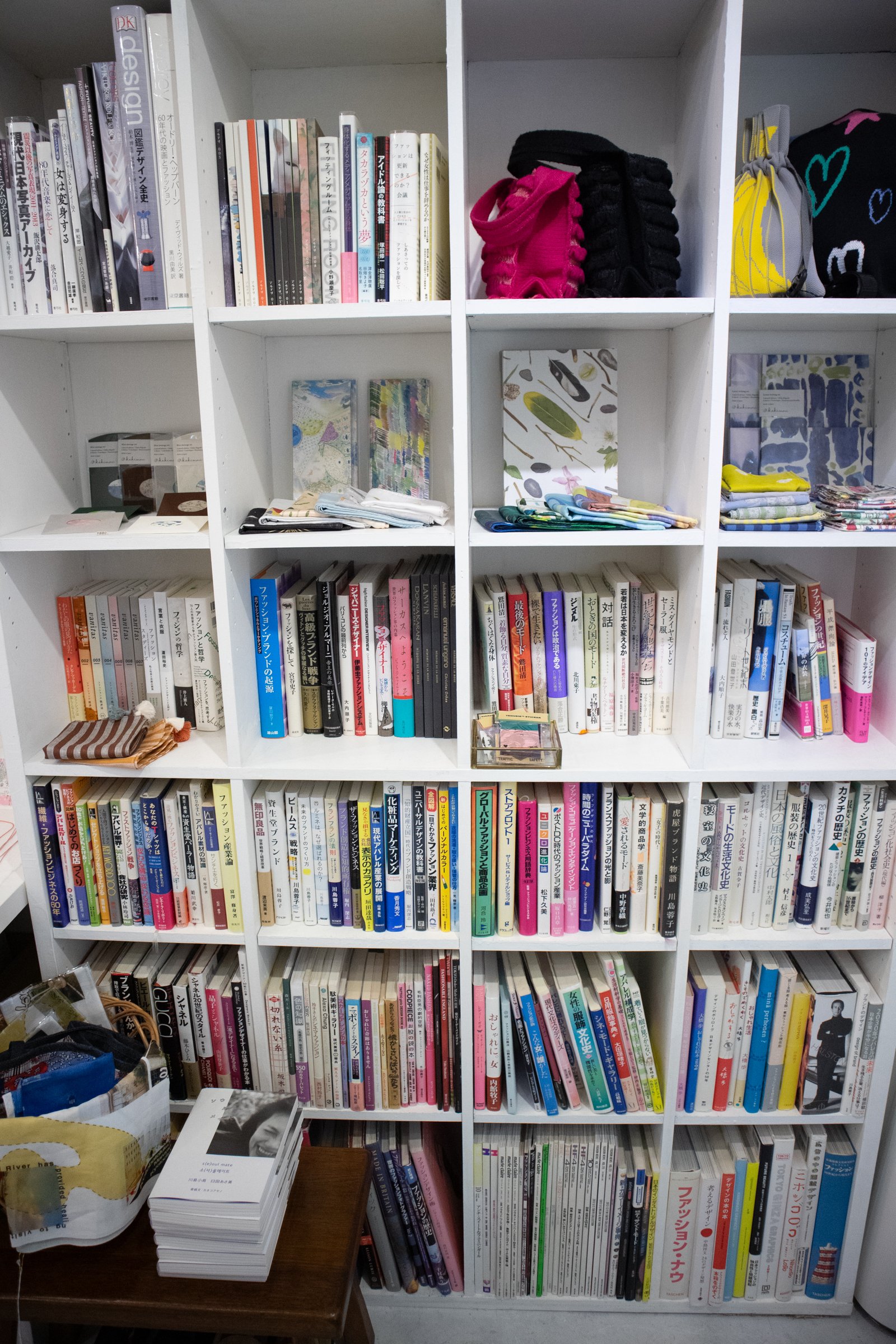 コトバトフクの店内