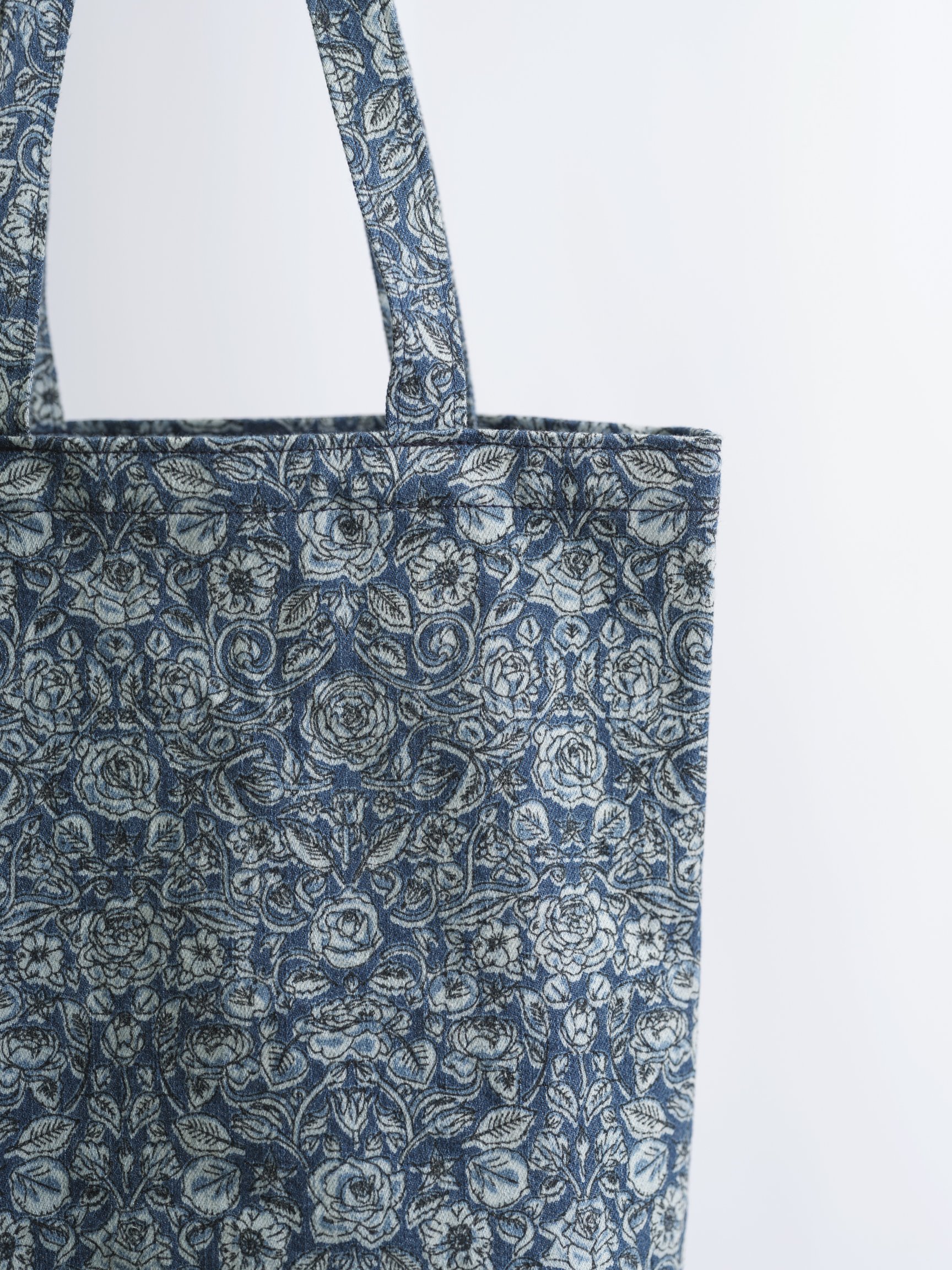 トートバッグの寄りカット