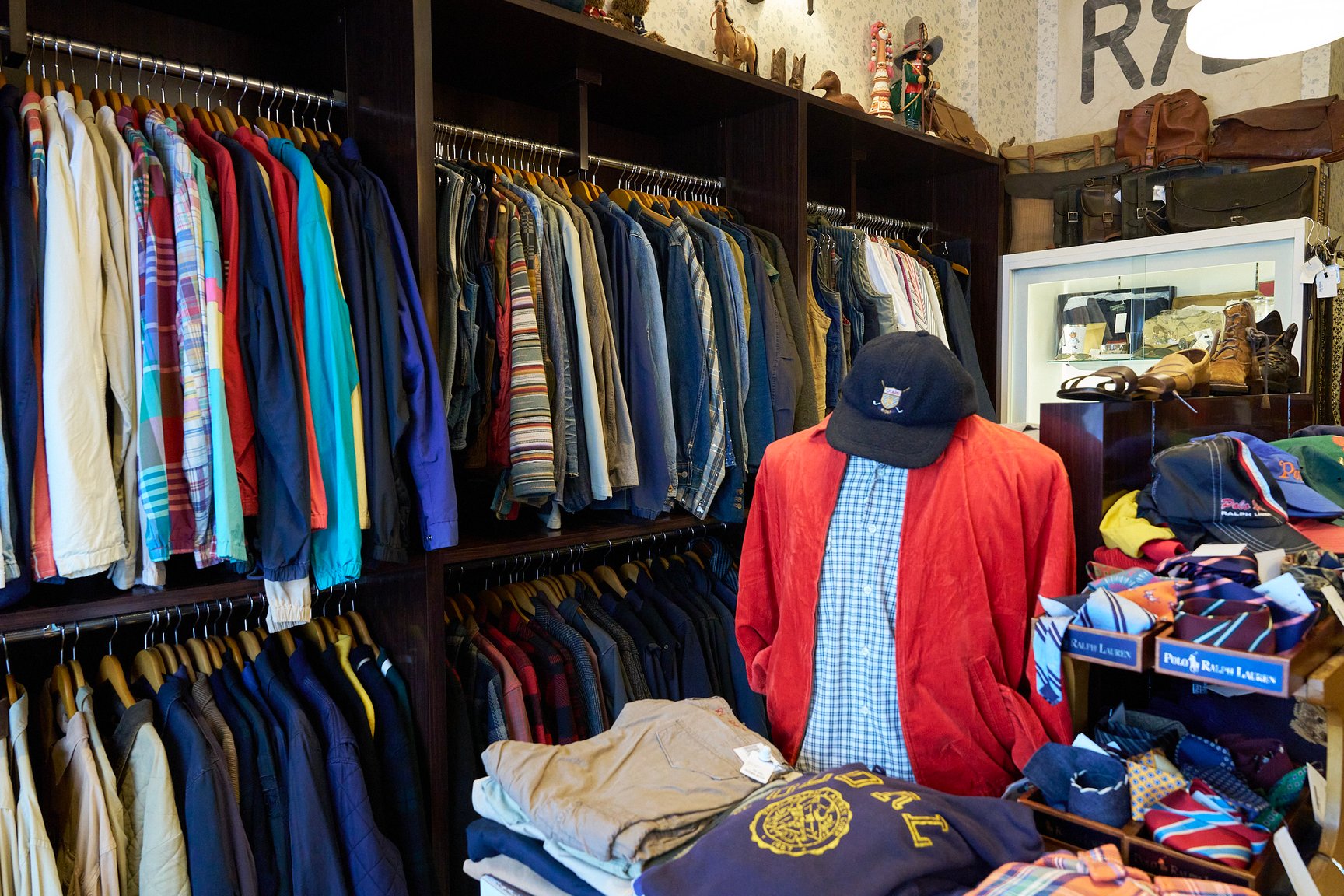 高円寺の古着屋「SAFARI2号店」の店内