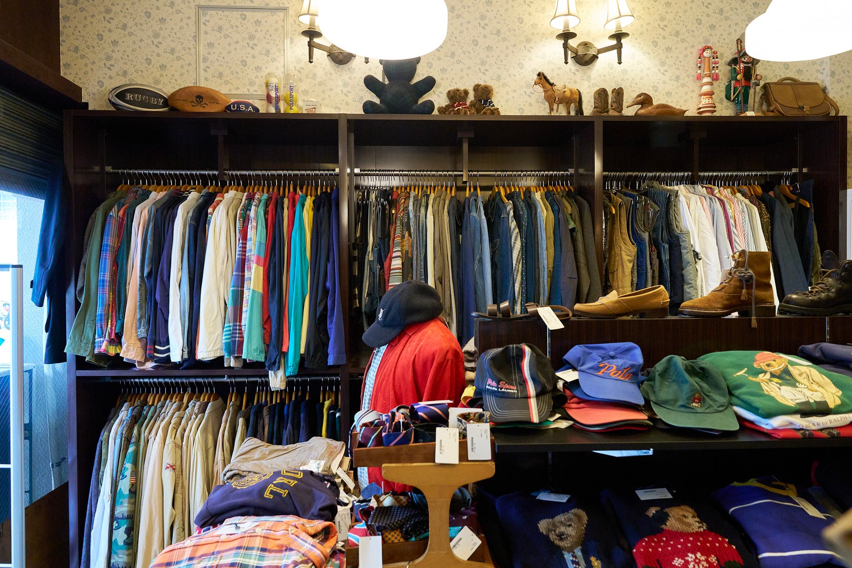 高円寺の古着屋「SAFARI2号店」の店内