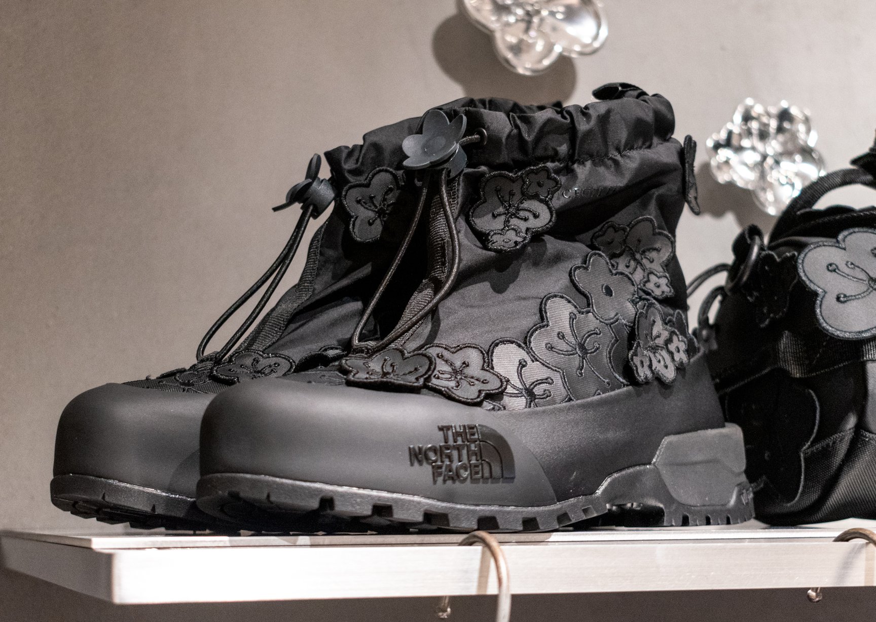 「THE NORTH FACE × Cecilie Bahnsen」シューズ