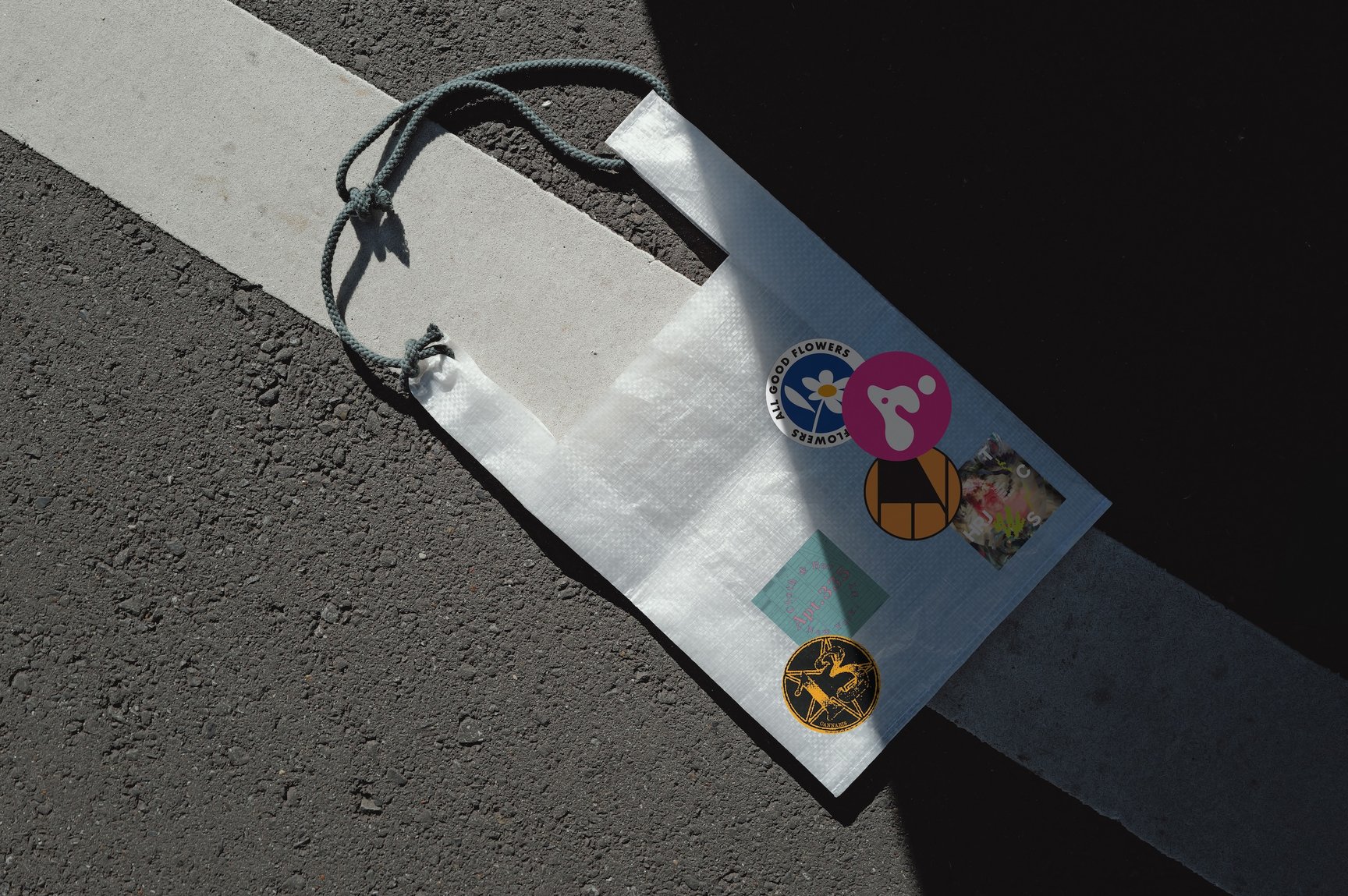 数店舗の限定パッチを貼った「TCSオリジナルトートバッグ」