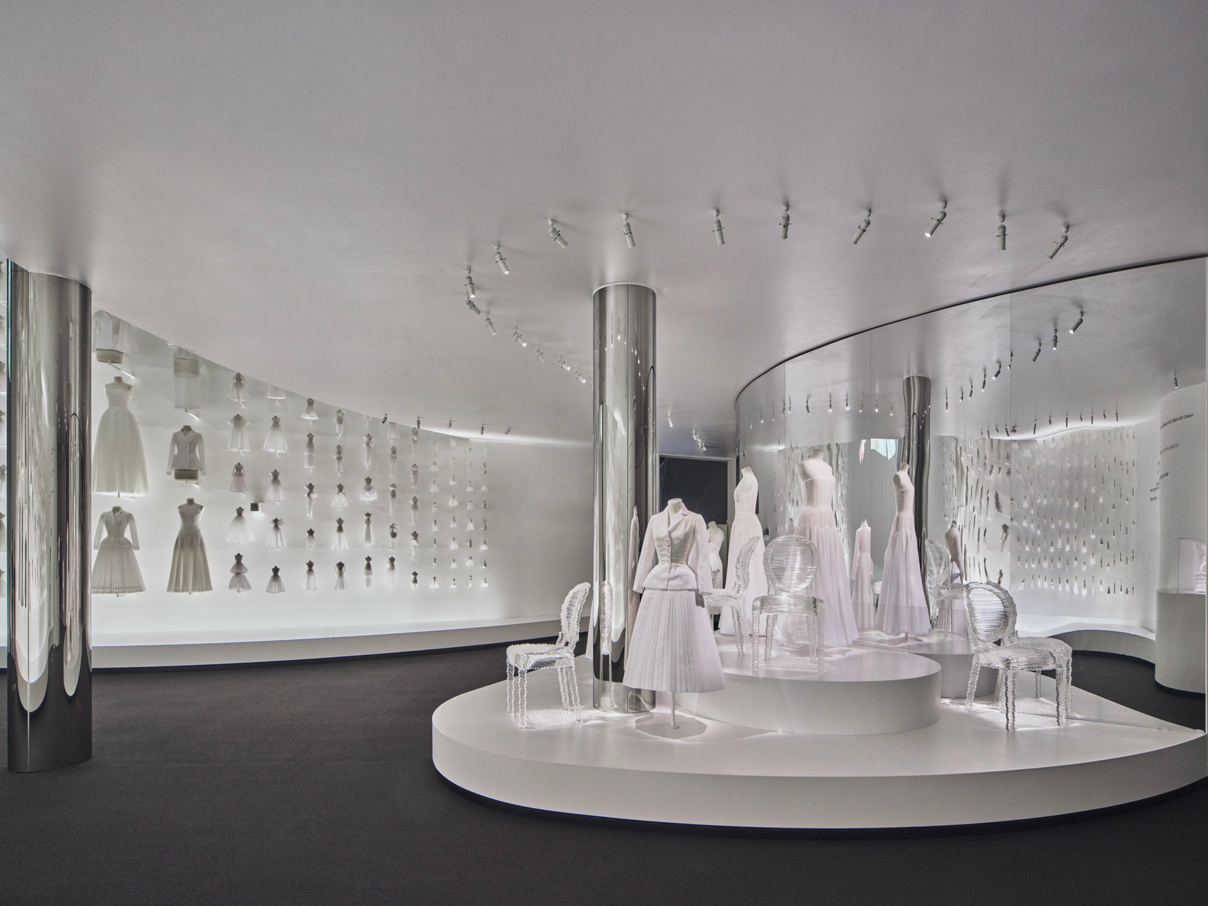 ディオールの展示