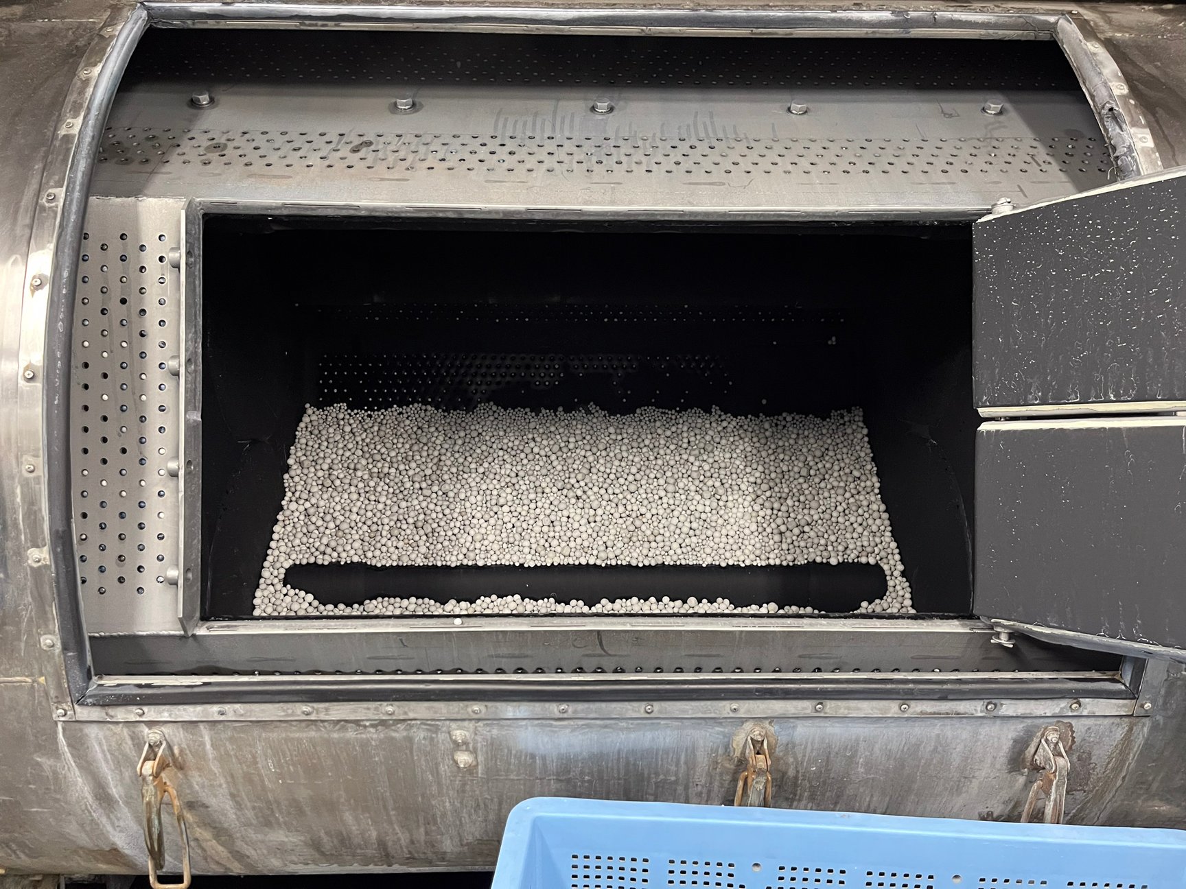 デニムの洗いに使われるワッシャー機