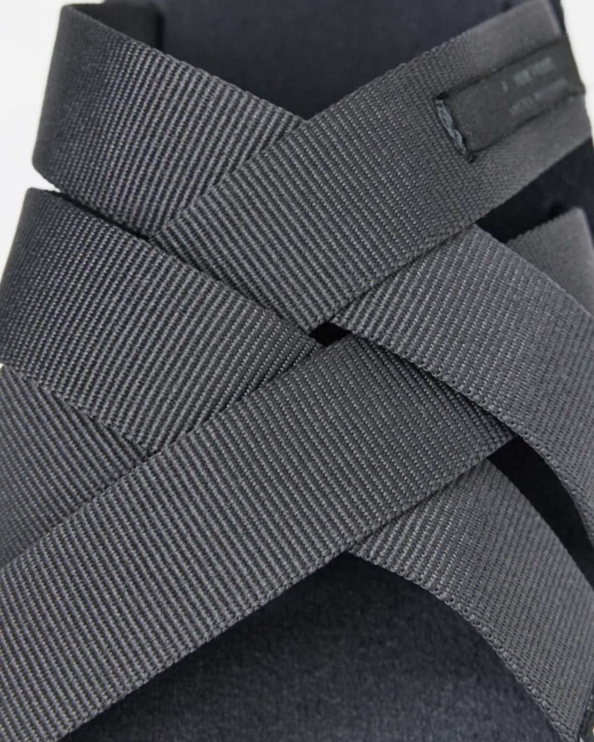 テバのサンダル