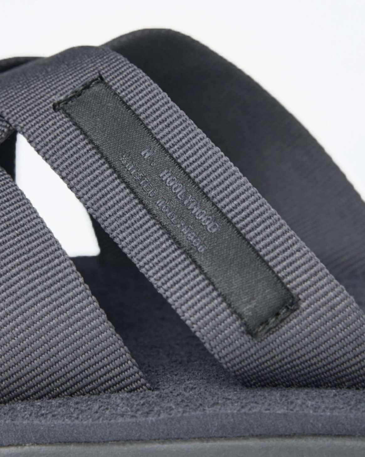 テバのサンダル