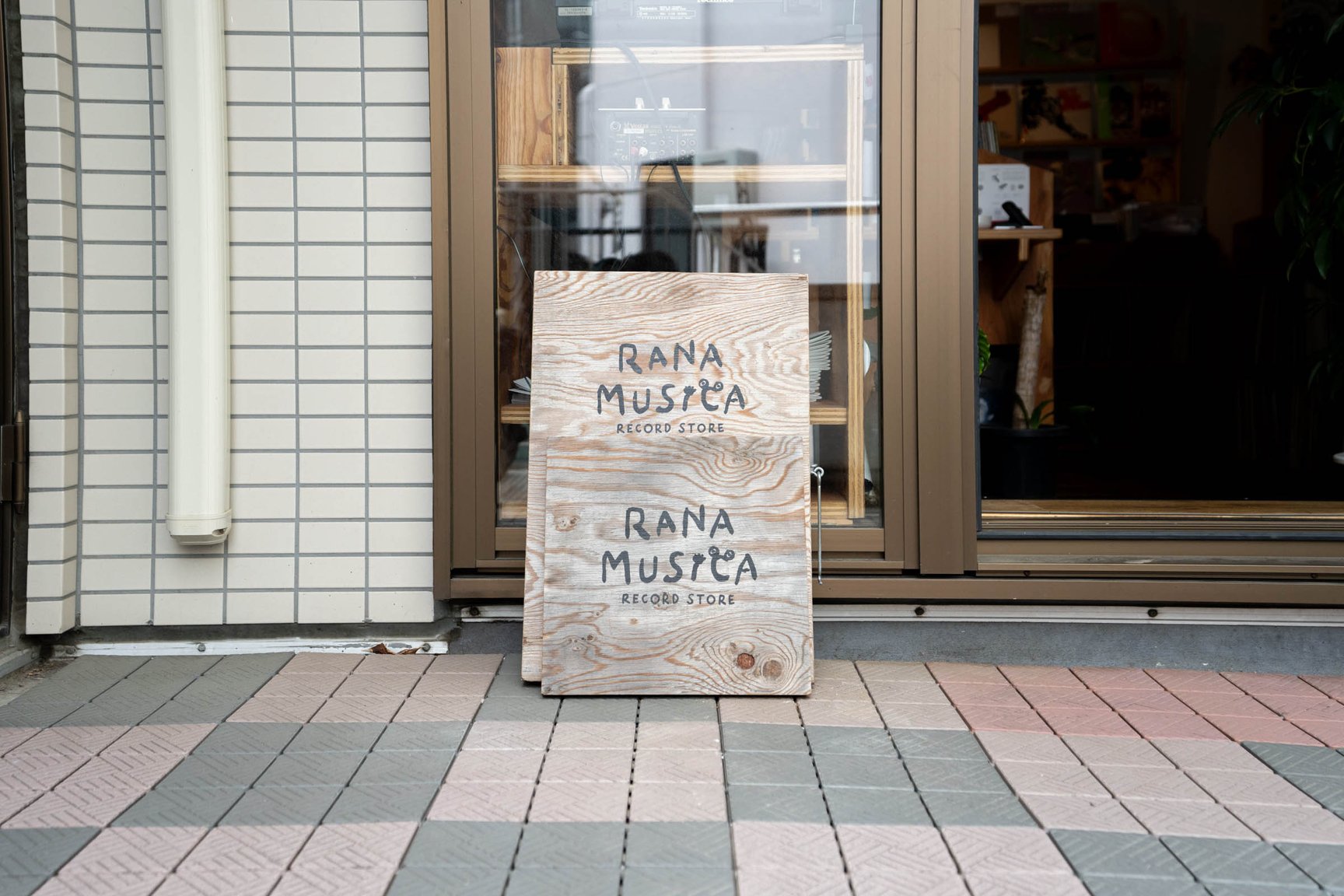 RANA-MUSICA RECORD STOREの外観