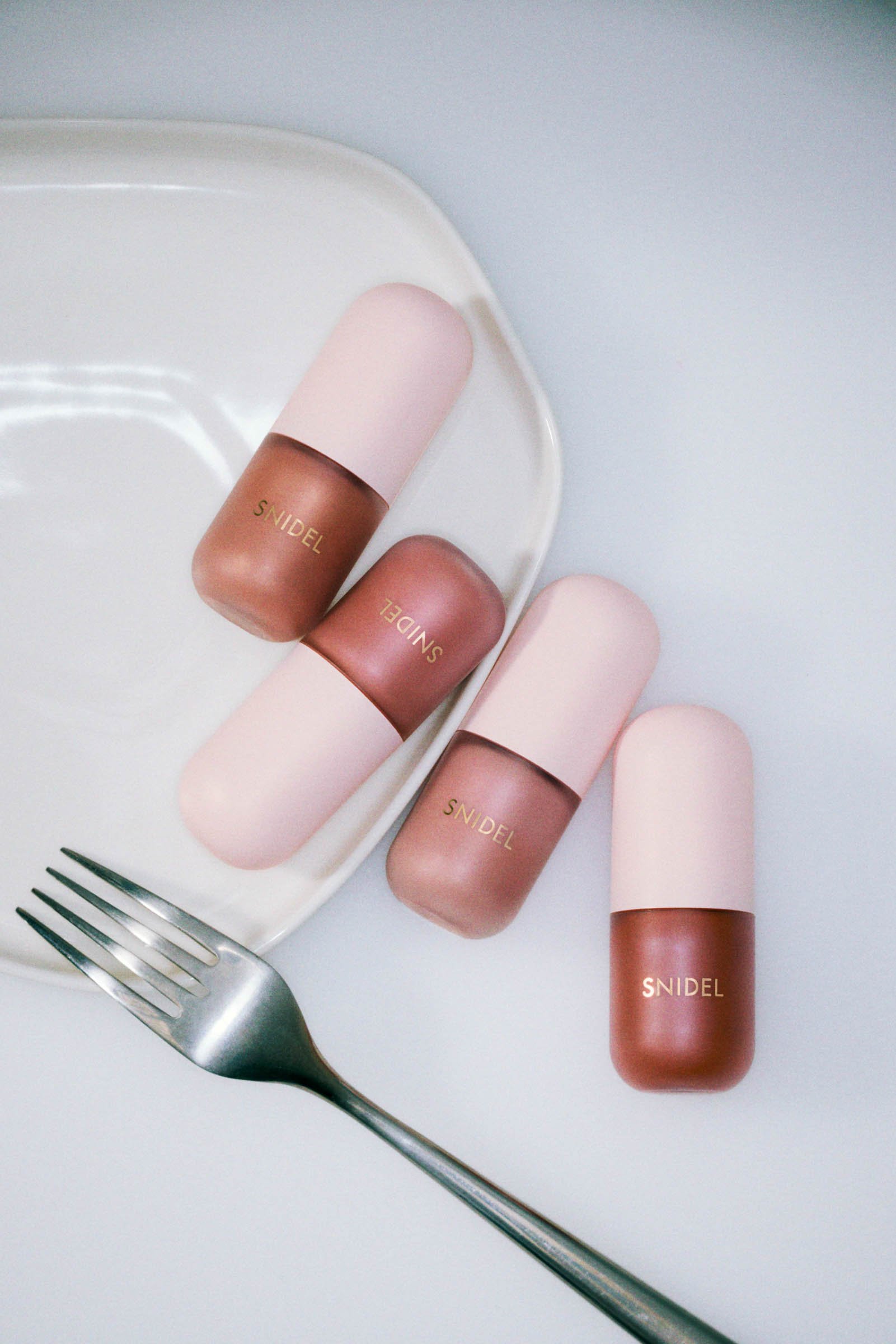 スナイデル ビューティー2025年秋冬コレクションのリキッドチーク