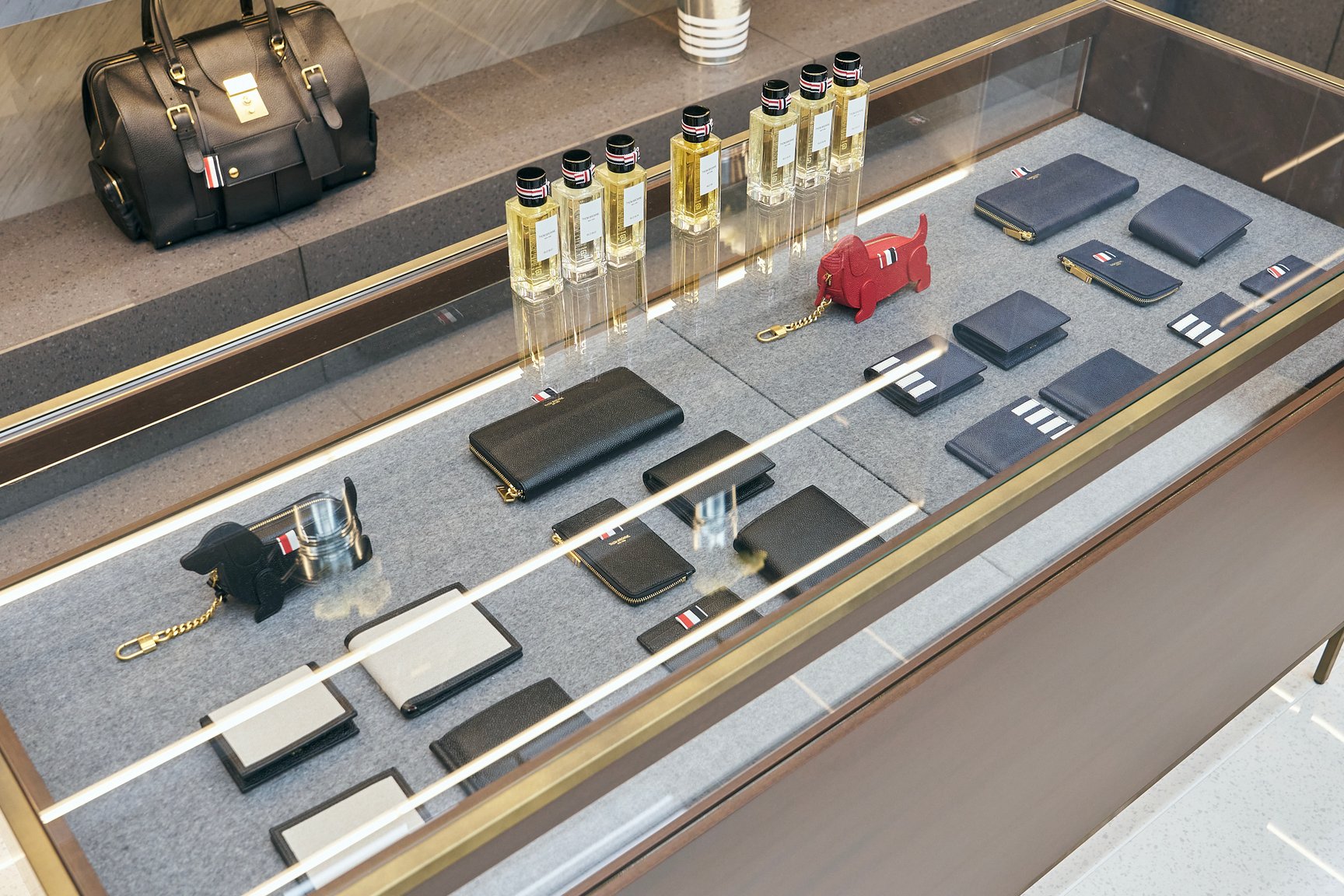 トム ブラウン 銀座