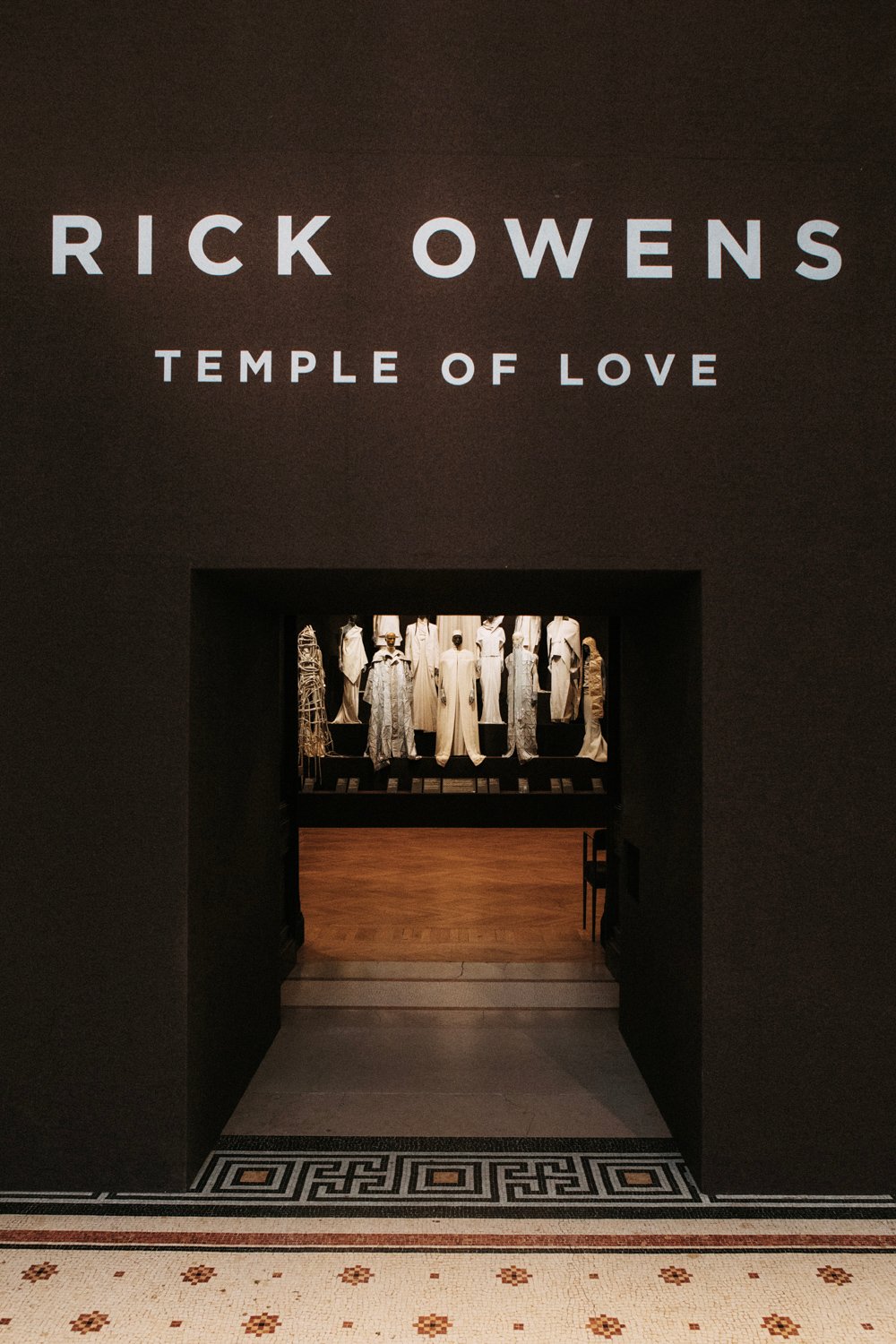 リック・オウエンス回顧展