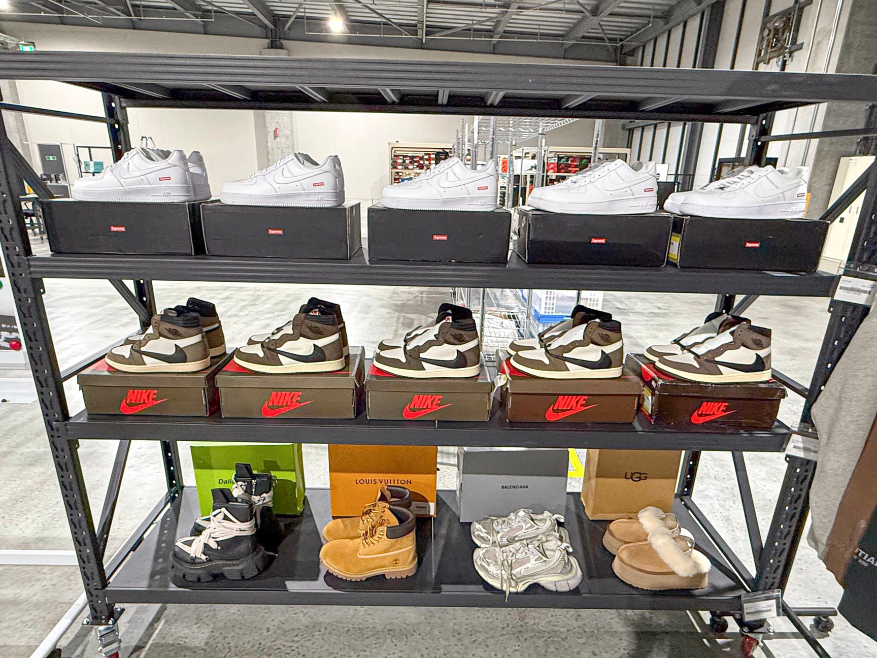 スニダンベースで取り扱っているアイテムの偽造品と正規品