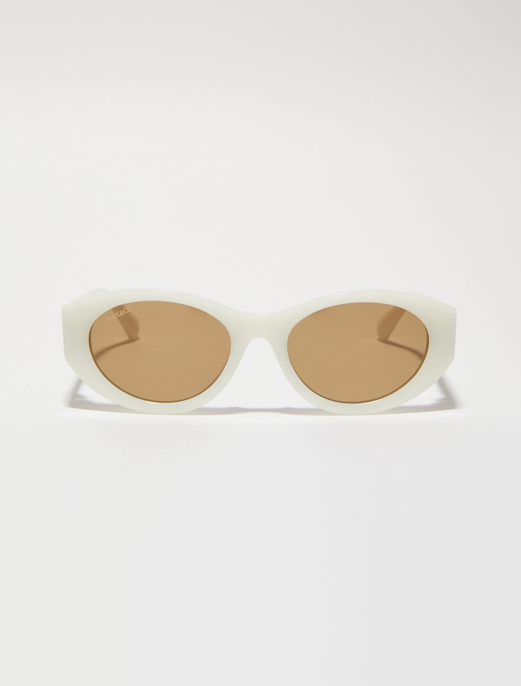 「MO0135」サングラス 5万7200円(参考価格)