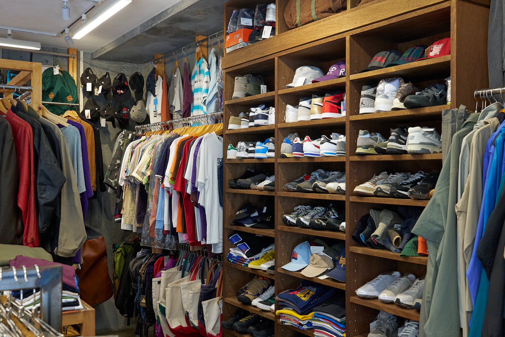 SAFARI 4号店の内観写真