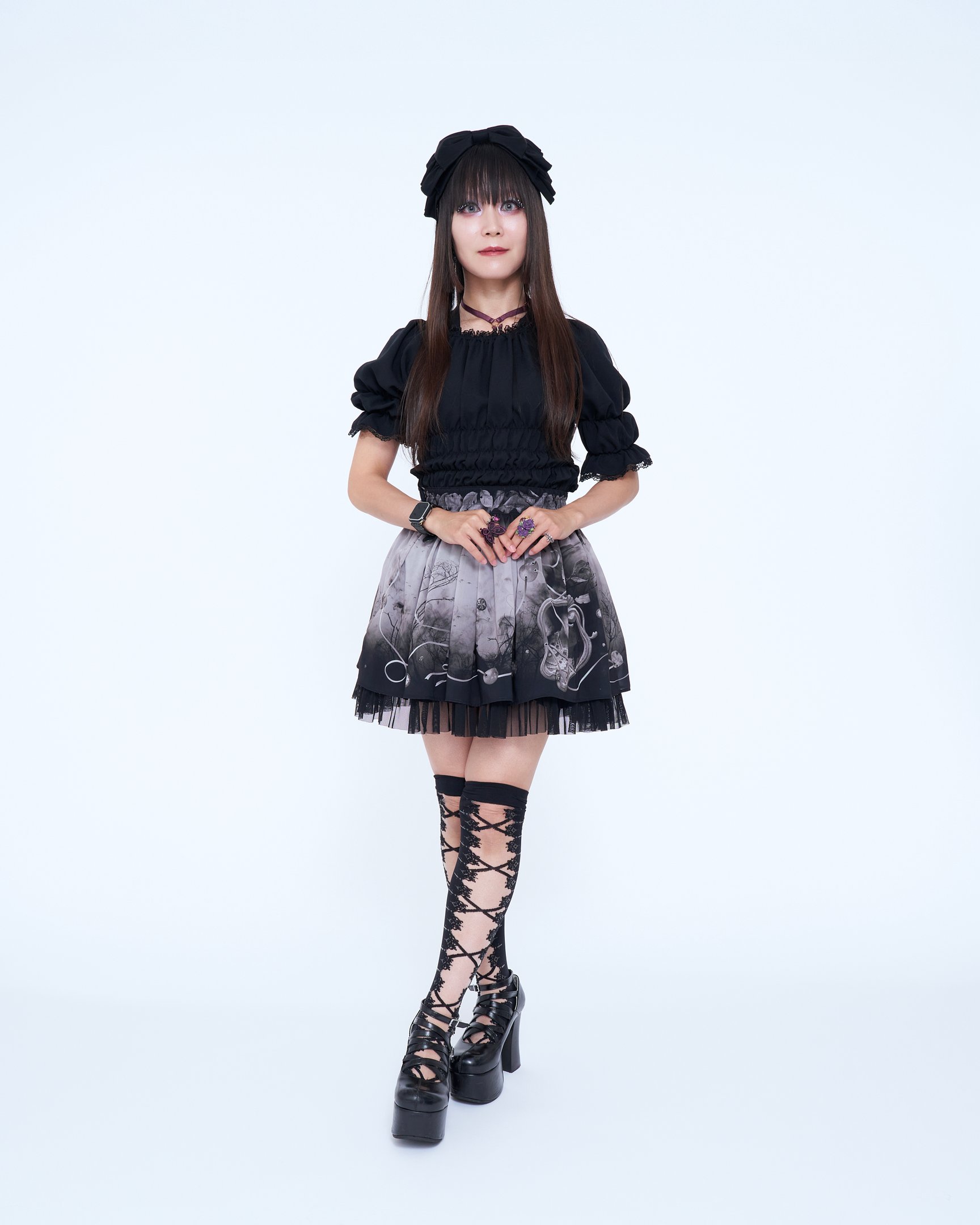 ロリータファッションの女性