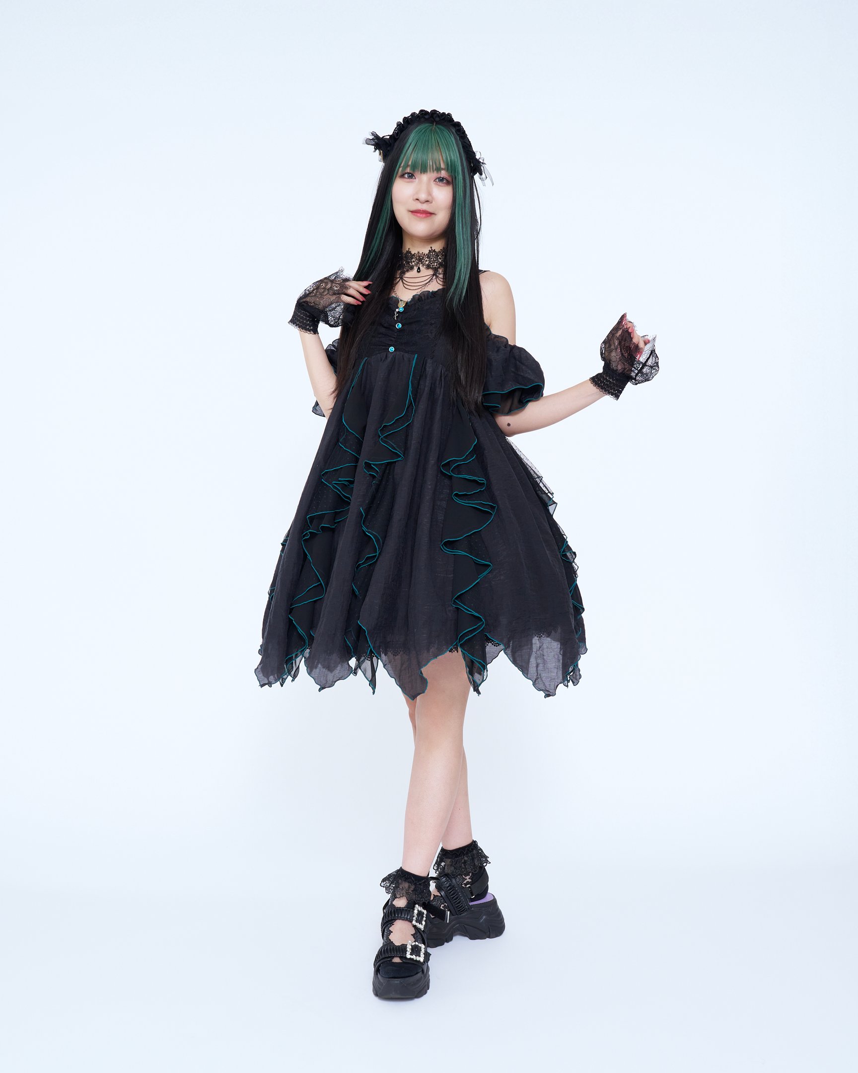 ロリータファッションの女性