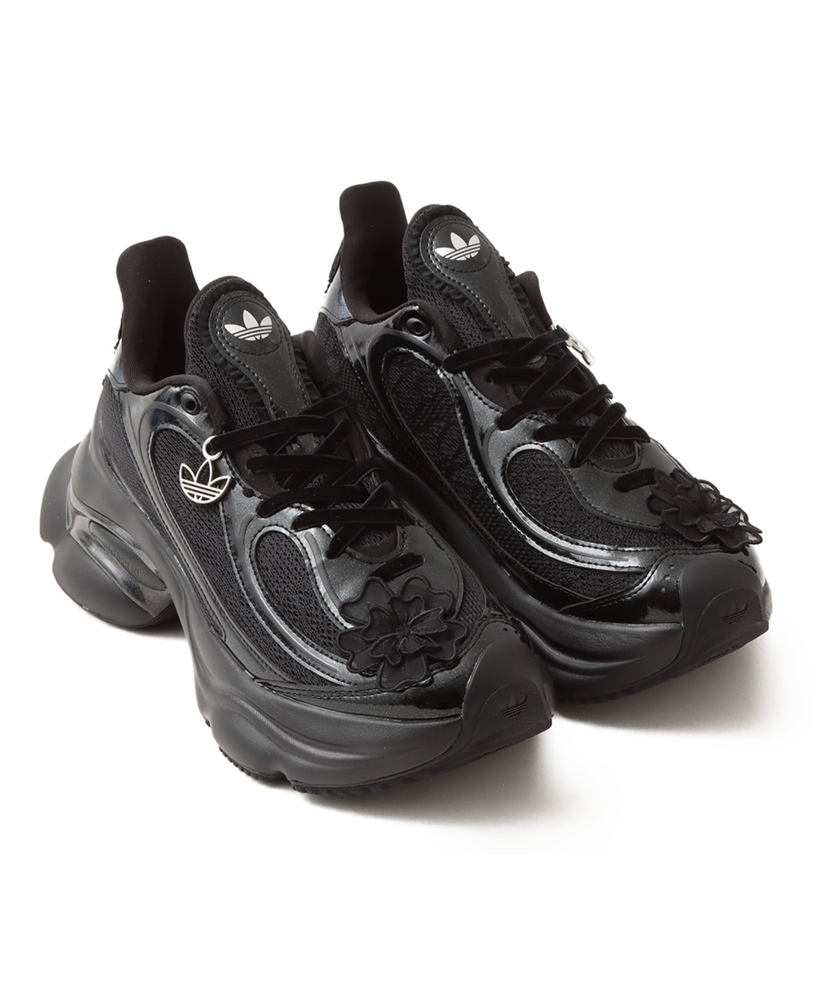 黒いスニーカー