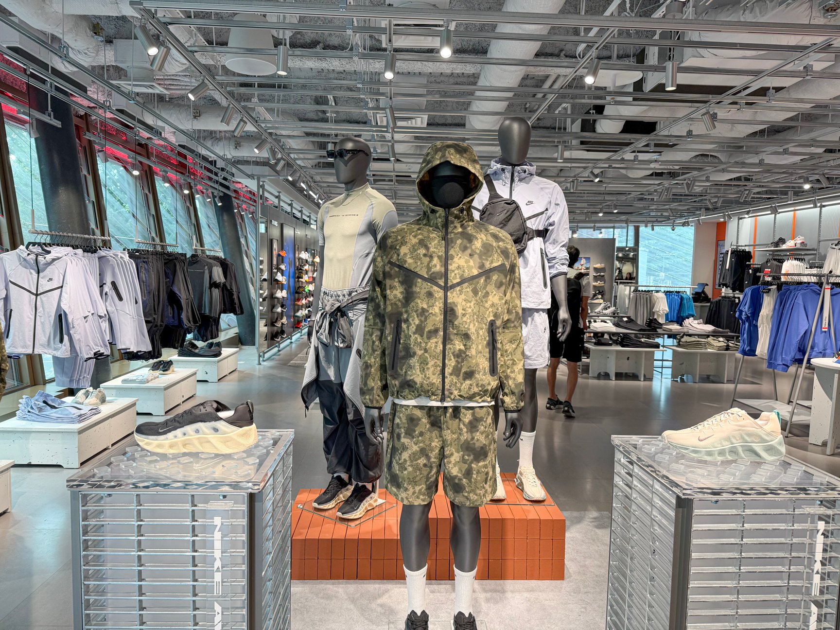 ナイキ原宿の店内