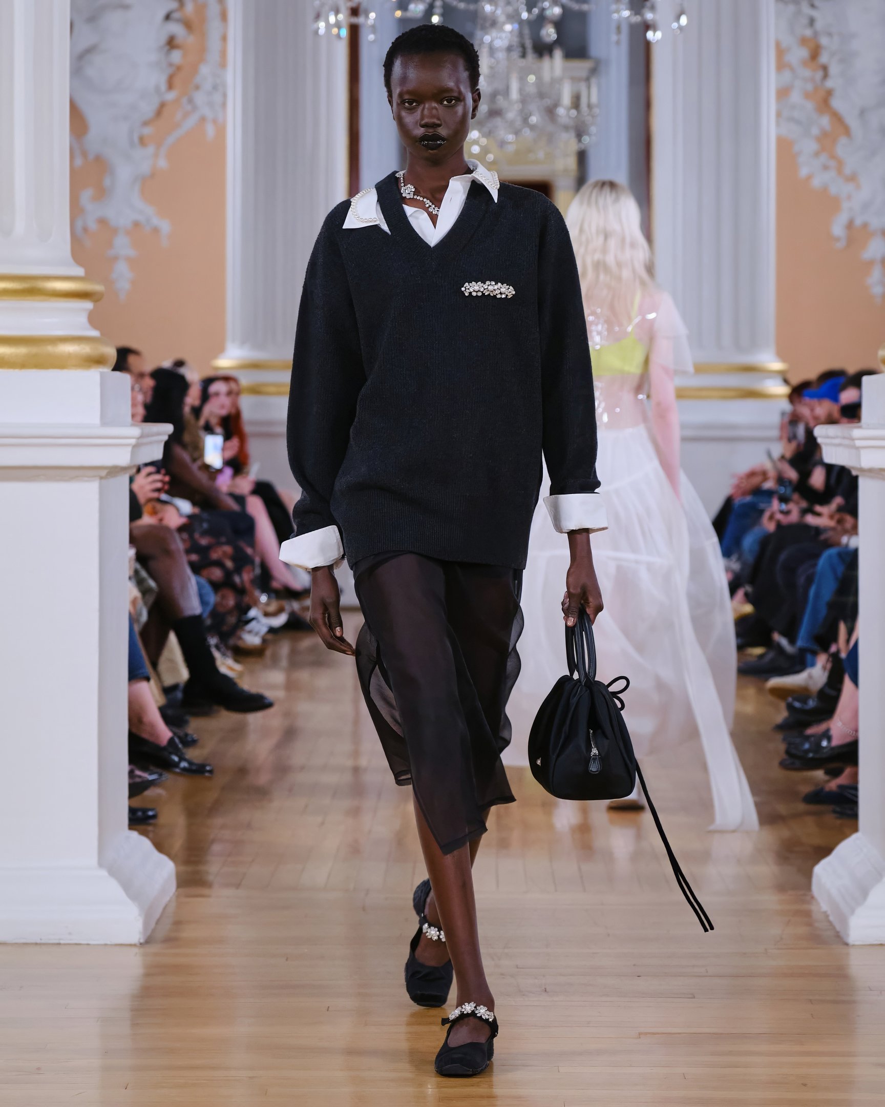 「シモーン・ロシャ」の2026年春夏コレクション