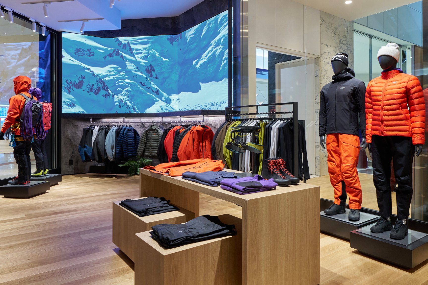 アークテリクス 池袋東武ブランドストアの店内